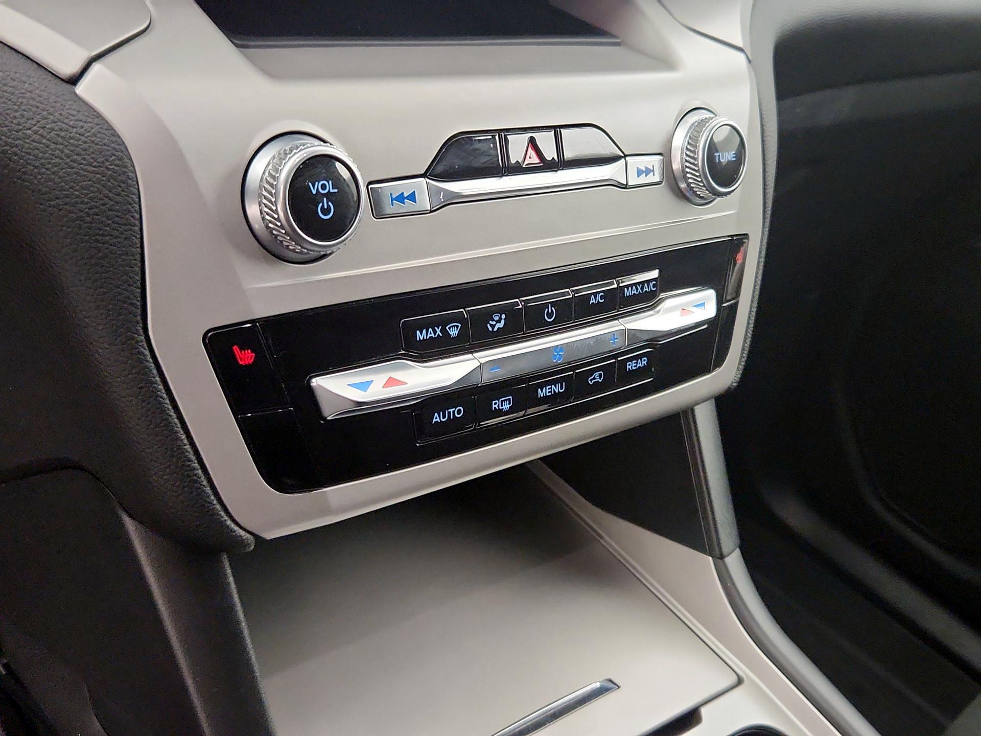 Thumbnail: 2022 Ford Explorer - 16