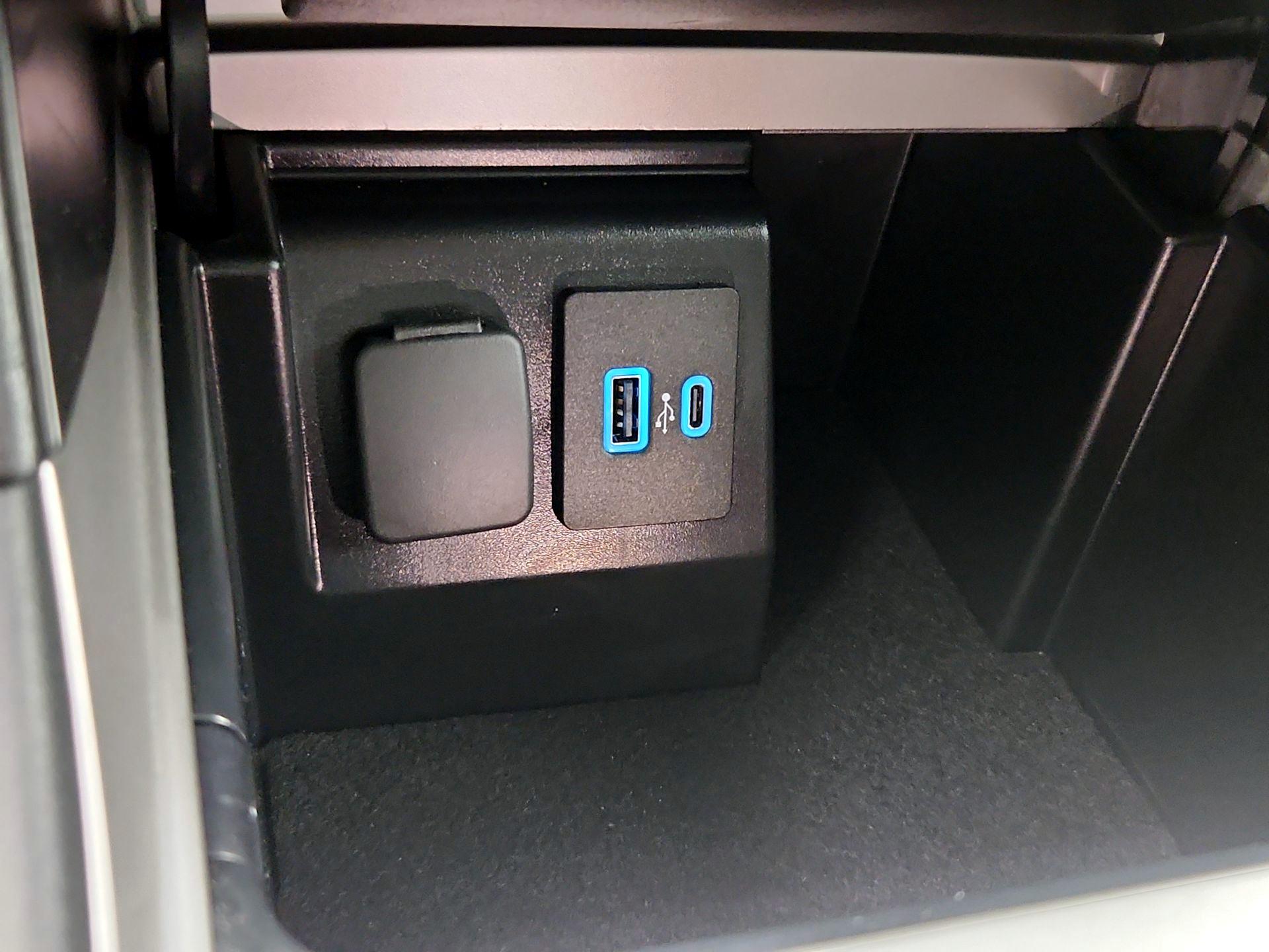 Thumbnail: 2022 Ford Explorer - 18