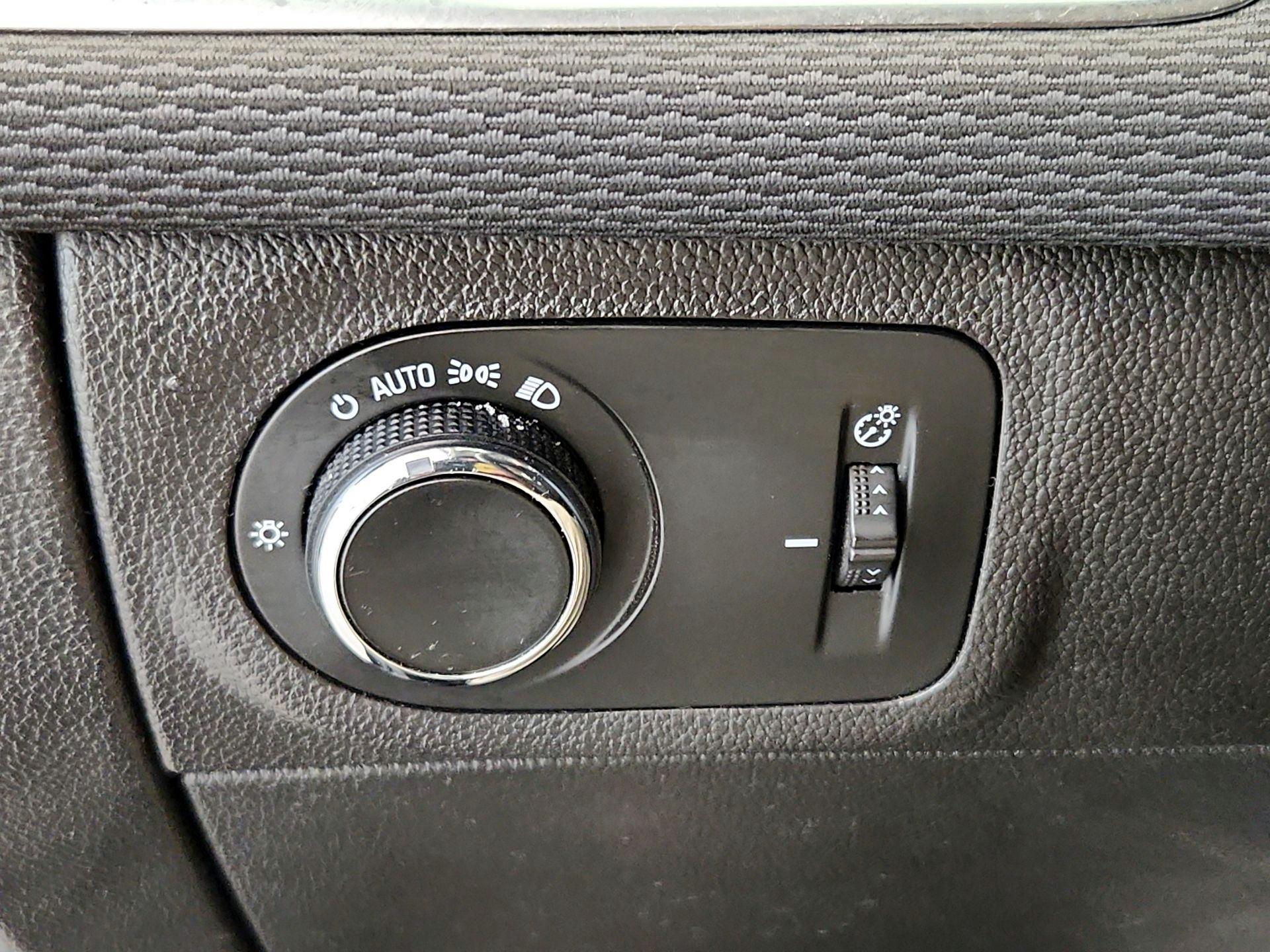 Thumbnail: 2016 Chevrolet Cruze - 13