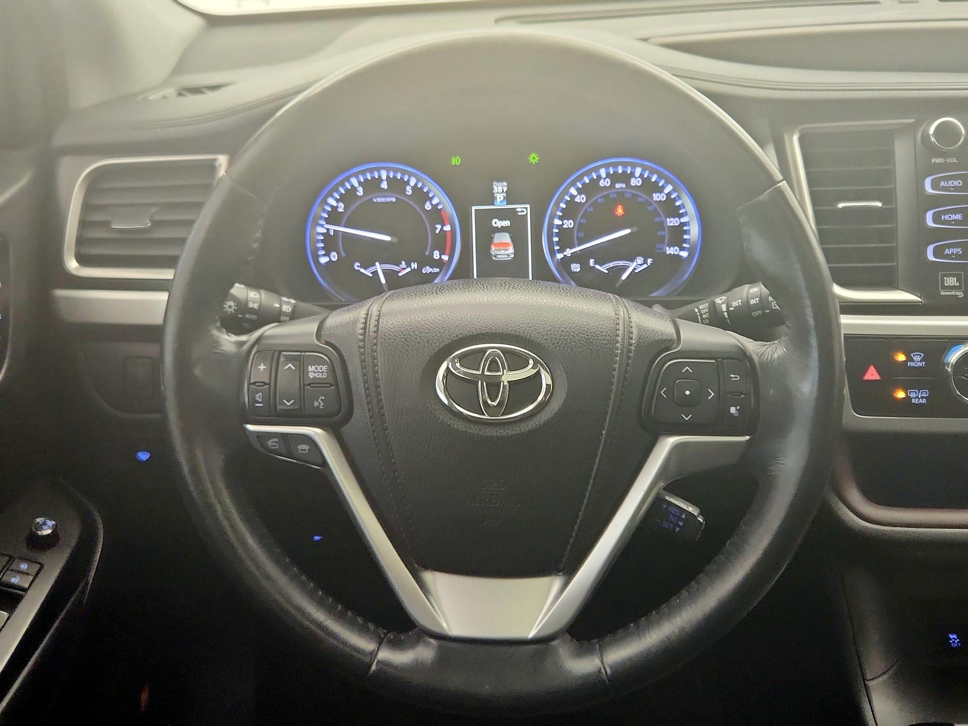 Thumbnail: 2014 Toyota Highlander - 10