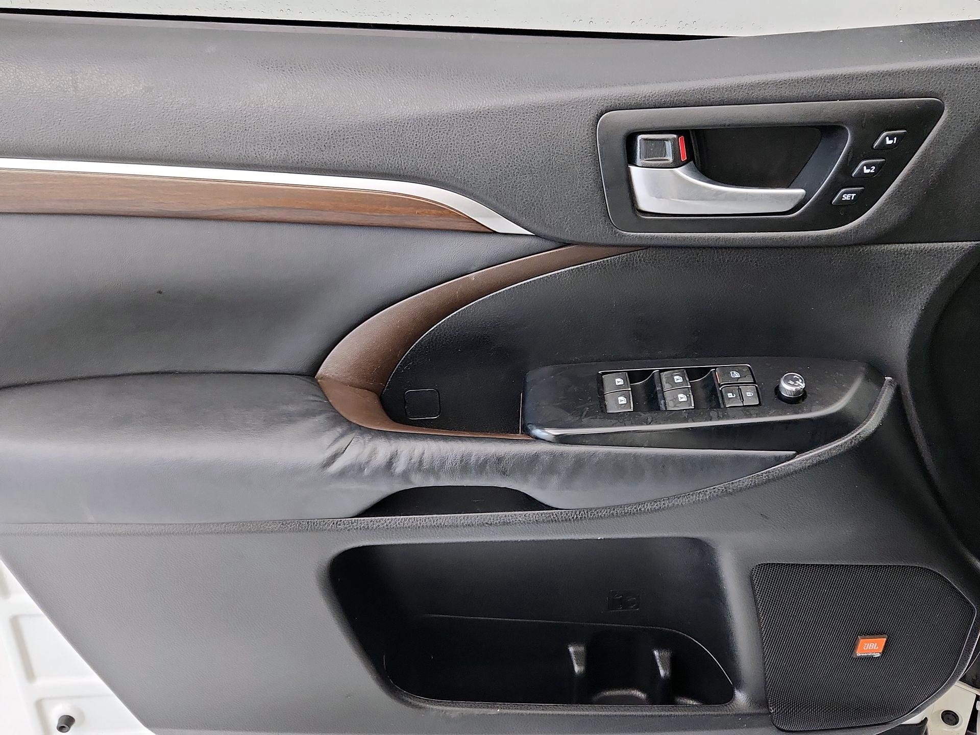 Thumbnail: 2014 Toyota Highlander - 12