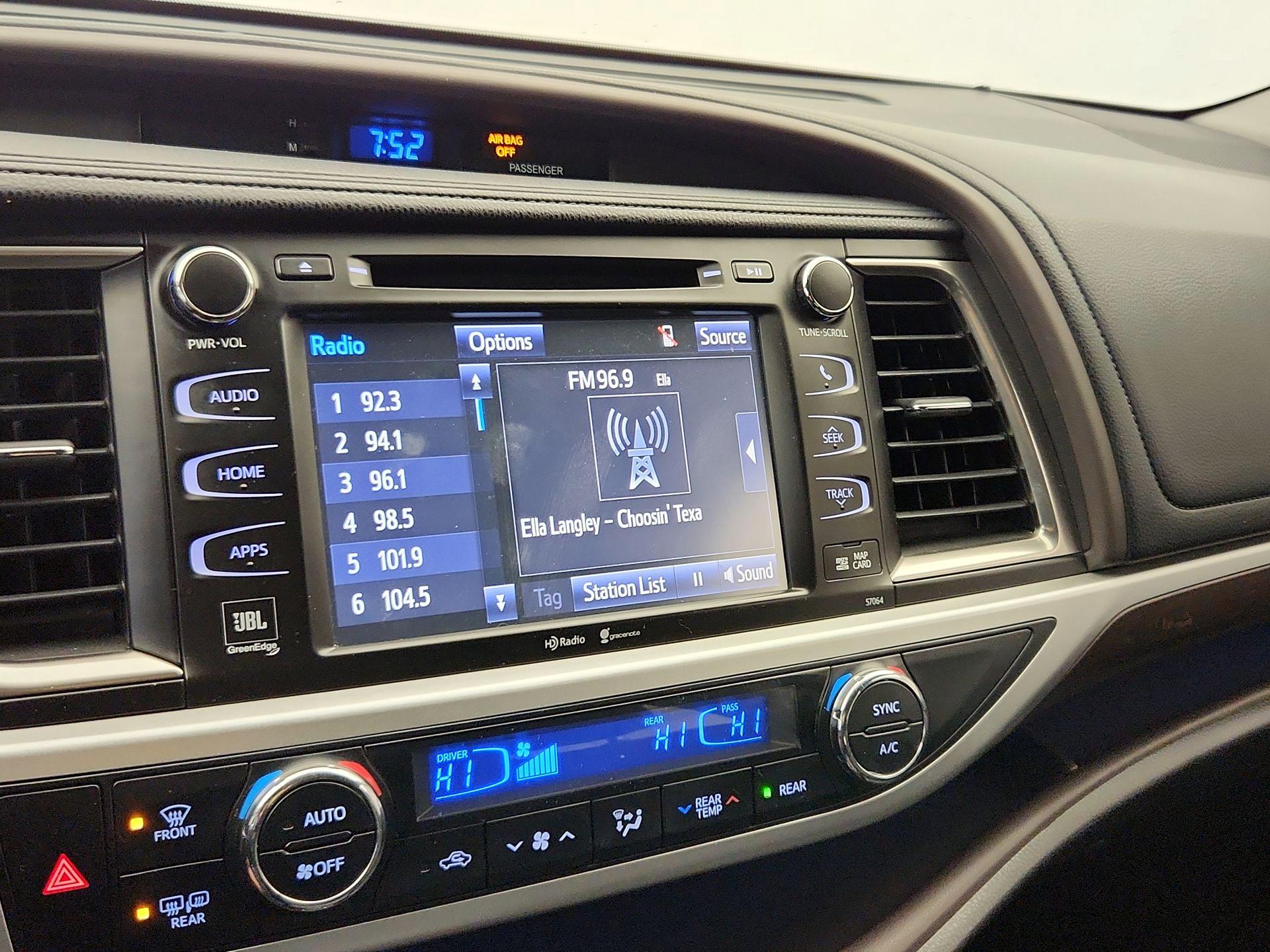 Thumbnail: 2014 Toyota Highlander - 15