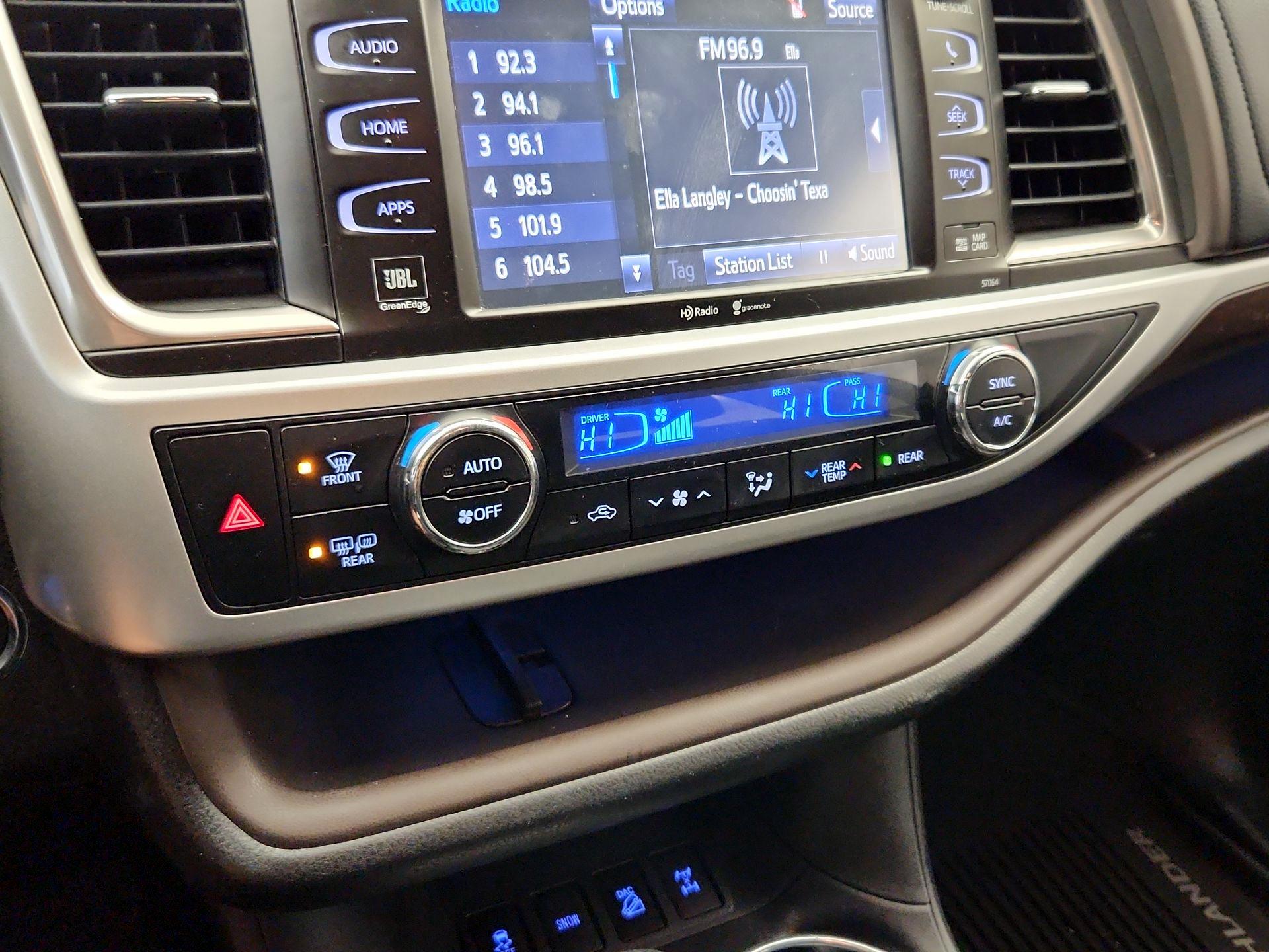 Thumbnail: 2014 Toyota Highlander - 16