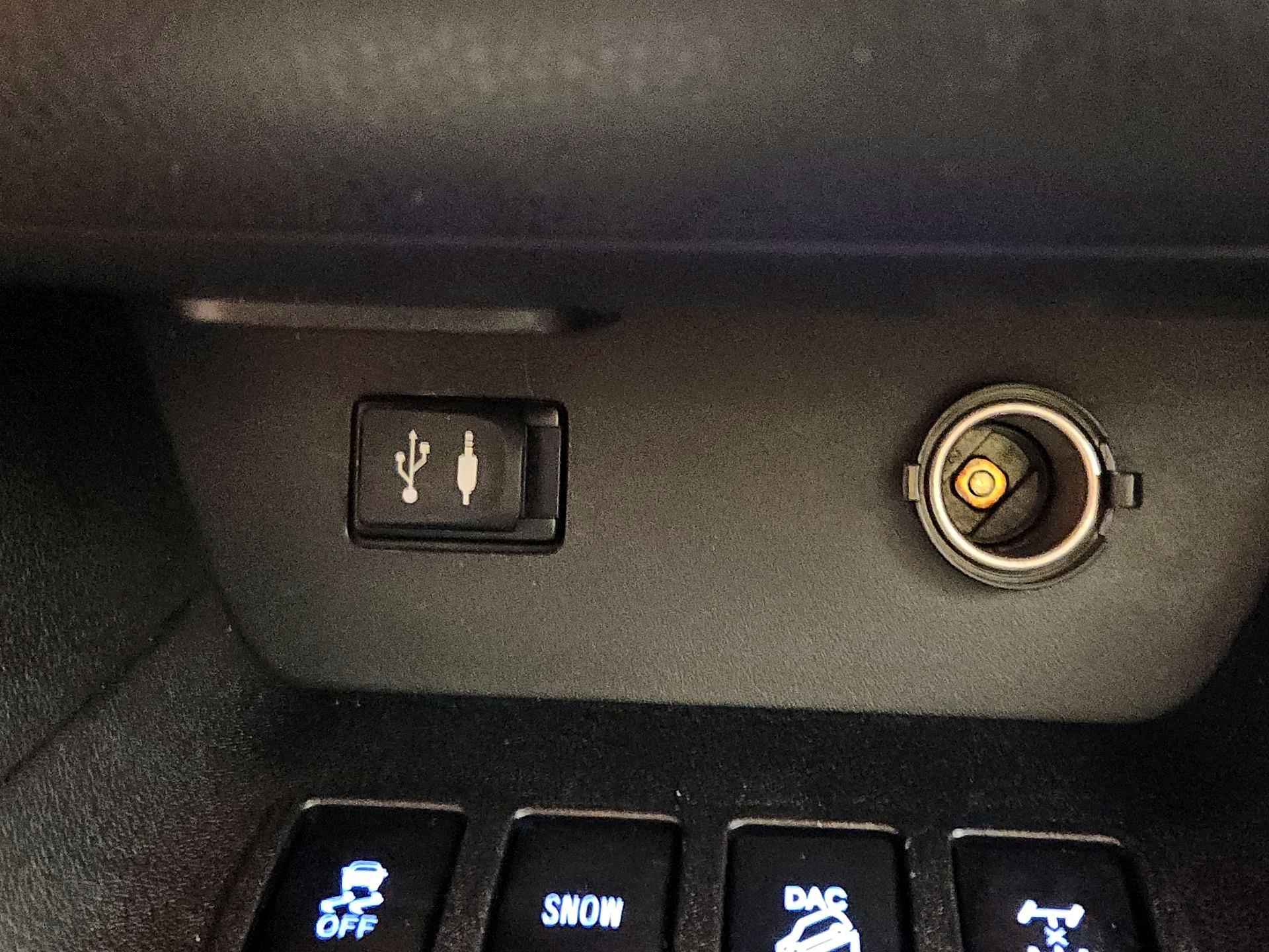 Thumbnail: 2014 Toyota Highlander - 18