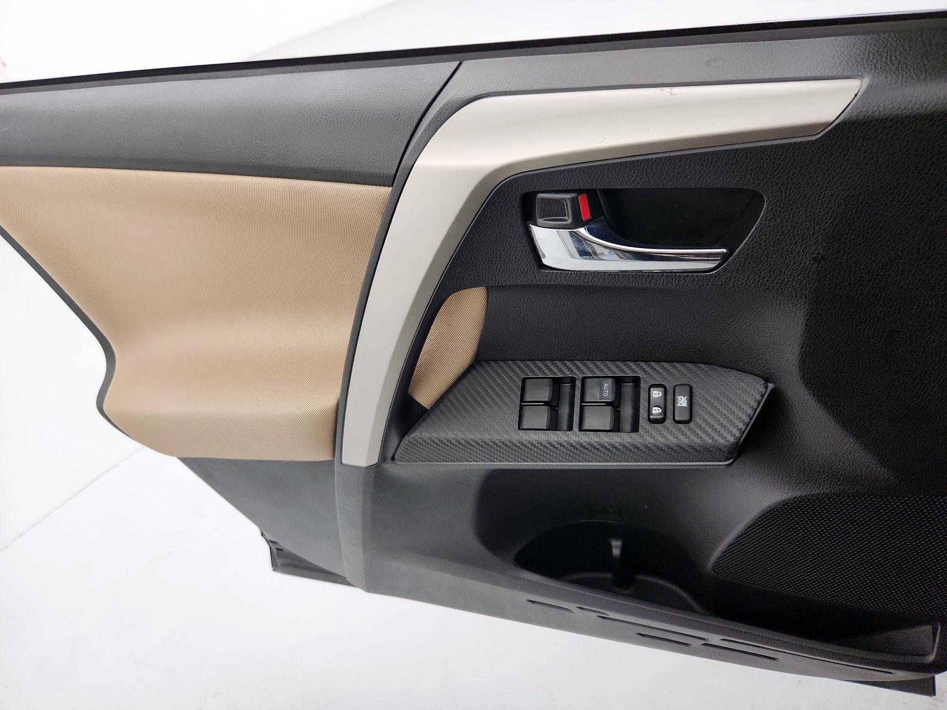 Thumbnail: 2015 Toyota RAV4 - 12