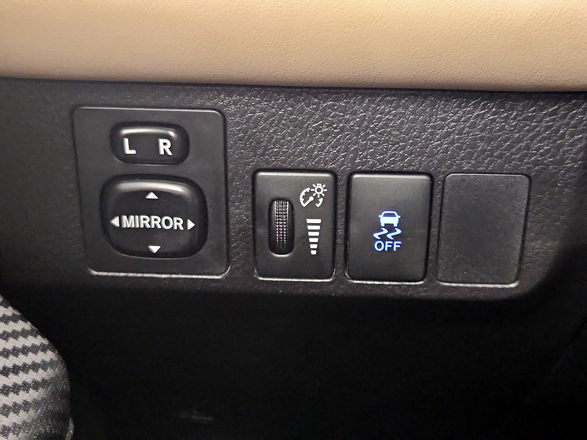 Thumbnail: 2015 Toyota RAV4 - 13