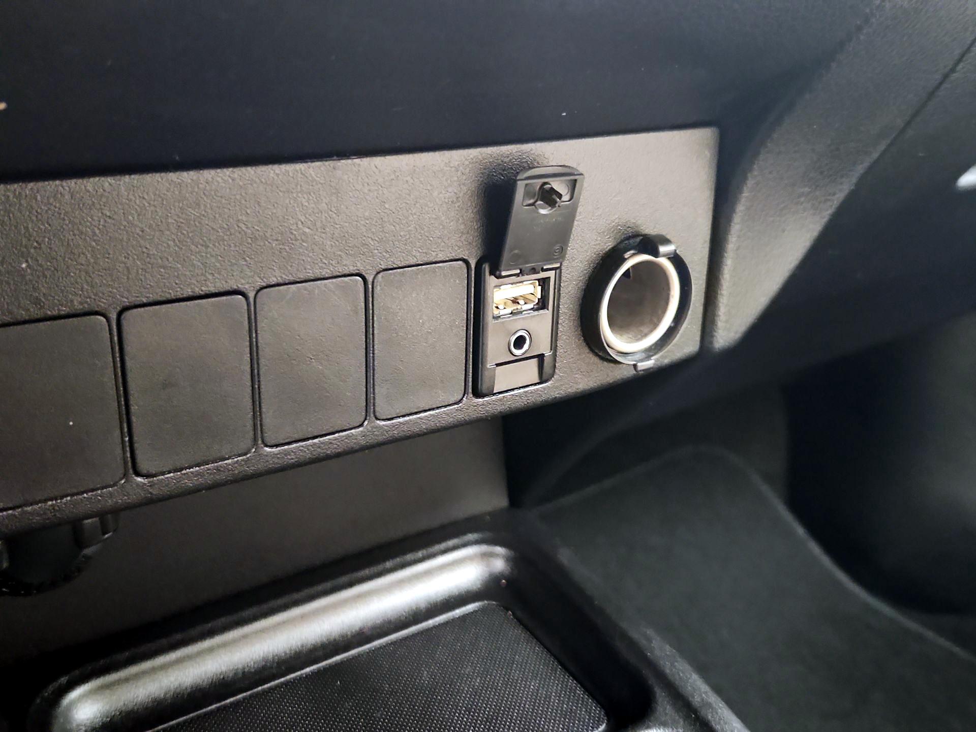 Thumbnail: 2015 Toyota RAV4 - 18