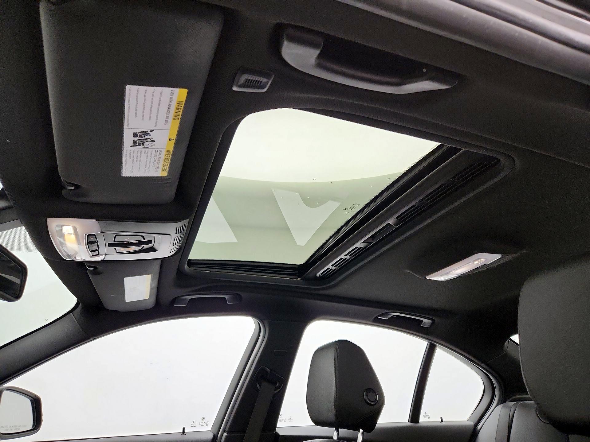 Thumbnail: 2016 BMW 3 Series - 18