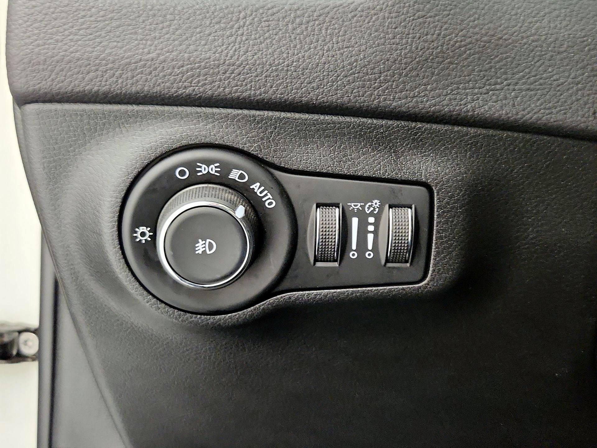 Thumbnail: 2018 Jeep Compass - 13