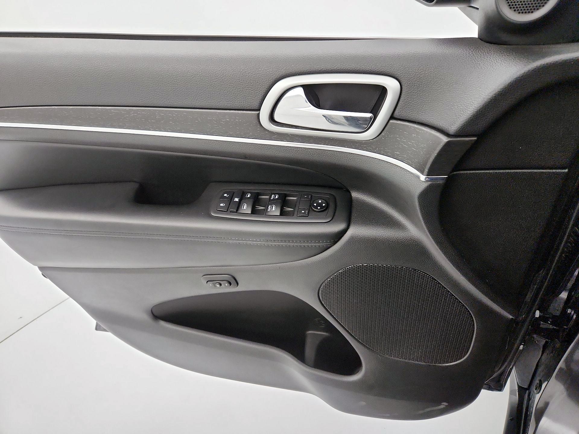 Thumbnail: 2018 Jeep Grand Cherokee - 12