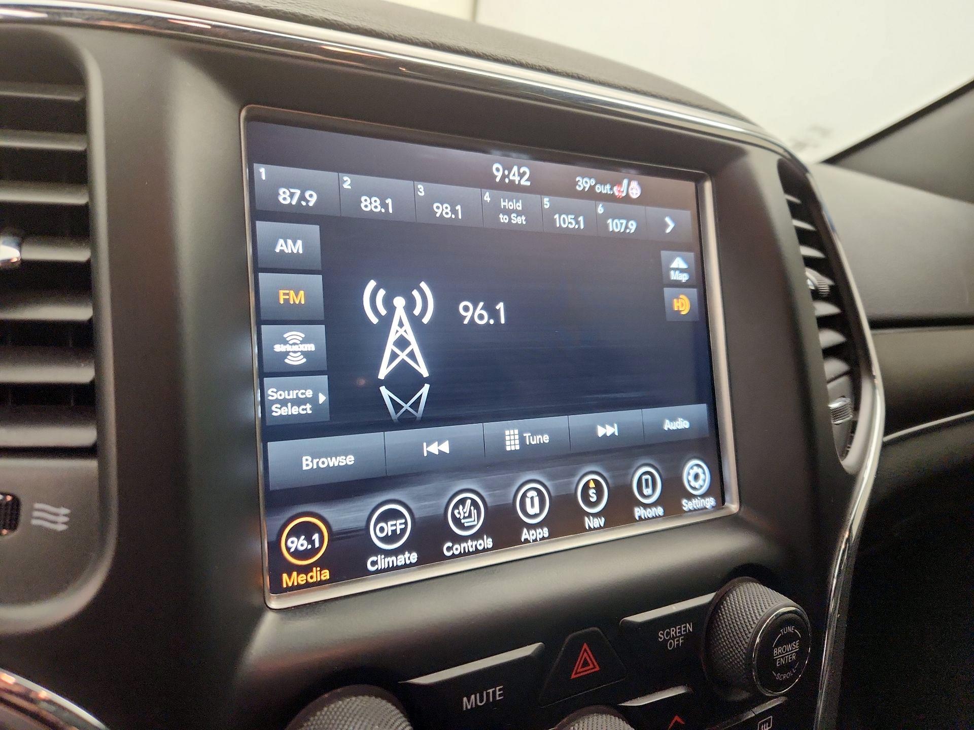 Thumbnail: 2018 Jeep Grand Cherokee - 16