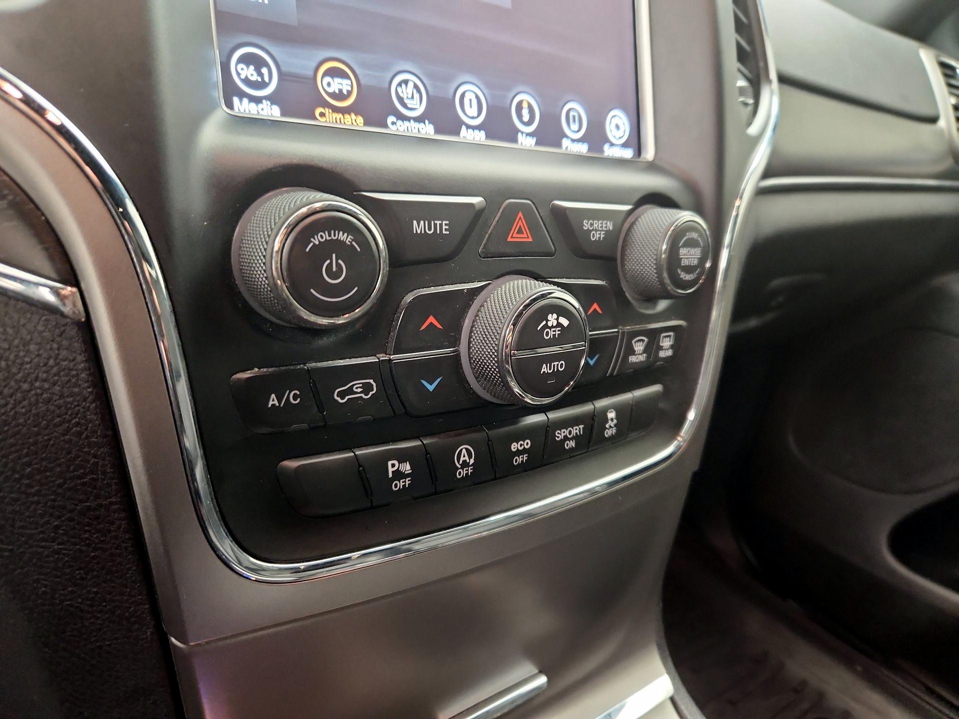 Thumbnail: 2018 Jeep Grand Cherokee - 17