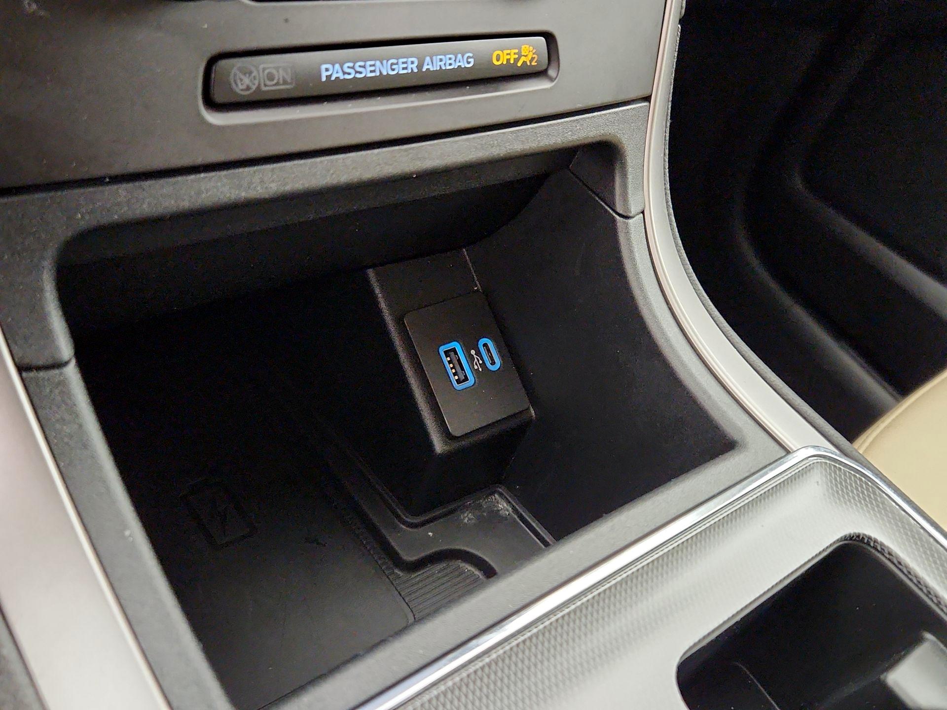 Thumbnail: 2021 Ford Edge - 18