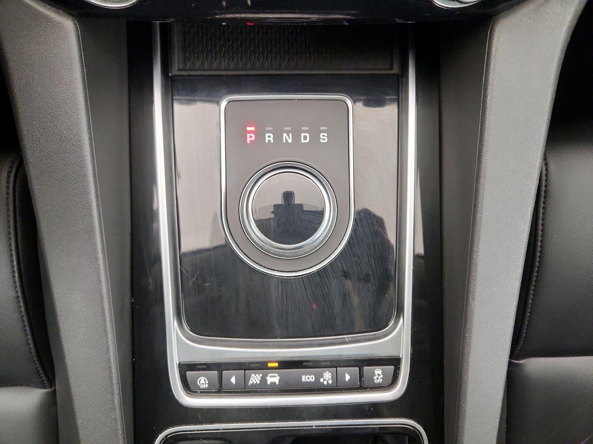 Thumbnail: 2020 Jaguar F-Pace - 18