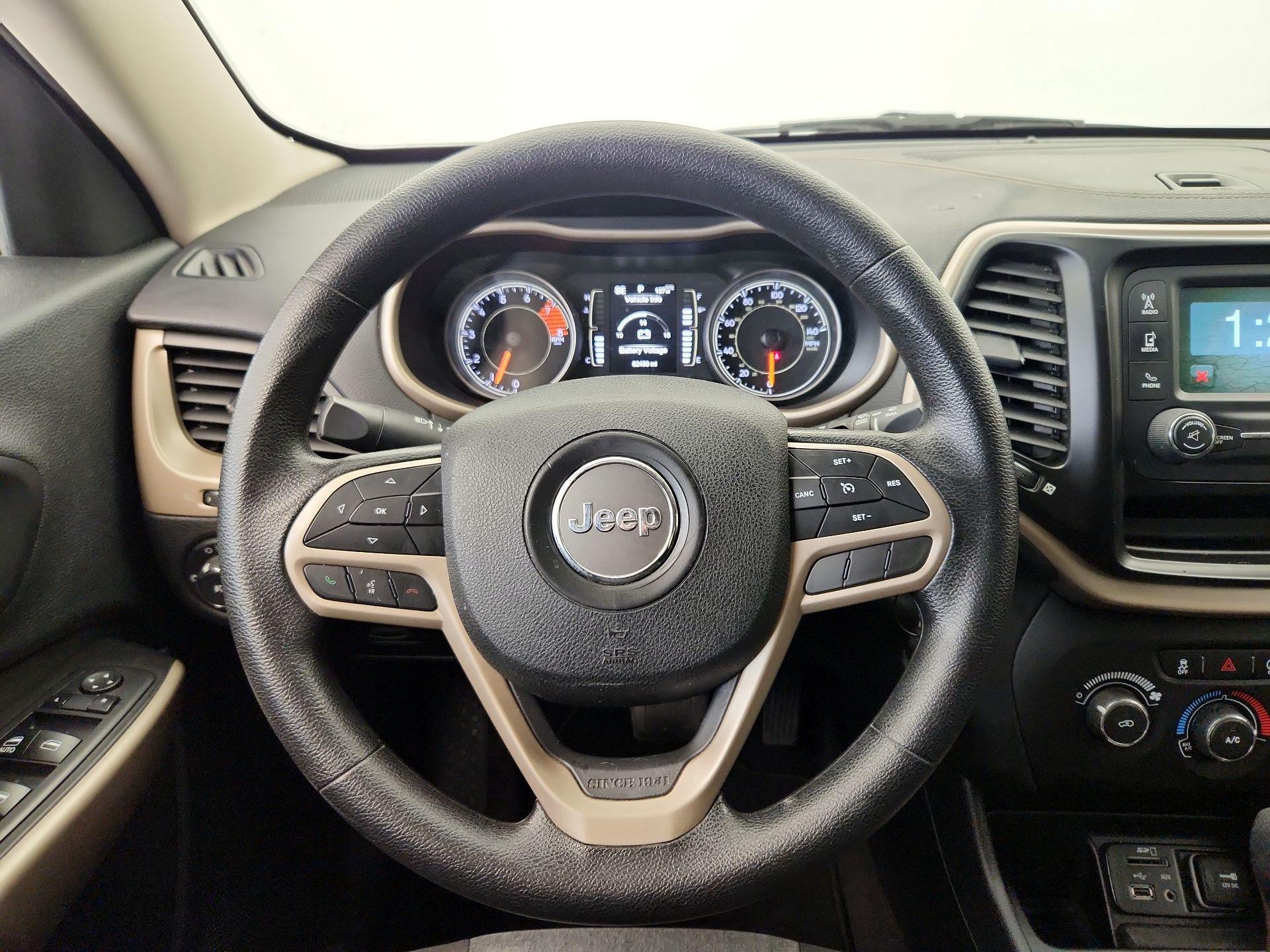 Thumbnail: 2018 Jeep Cherokee - 10