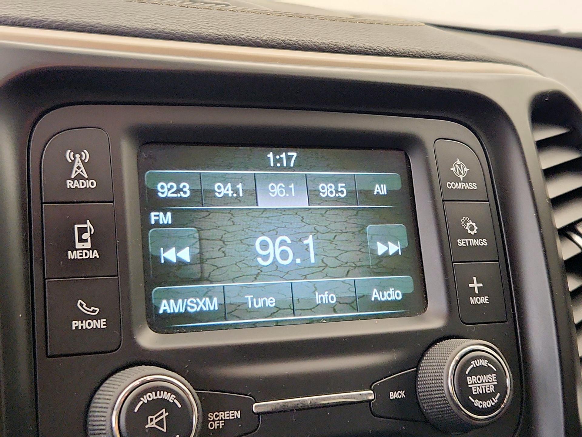 Thumbnail: 2018 Jeep Cherokee - 15