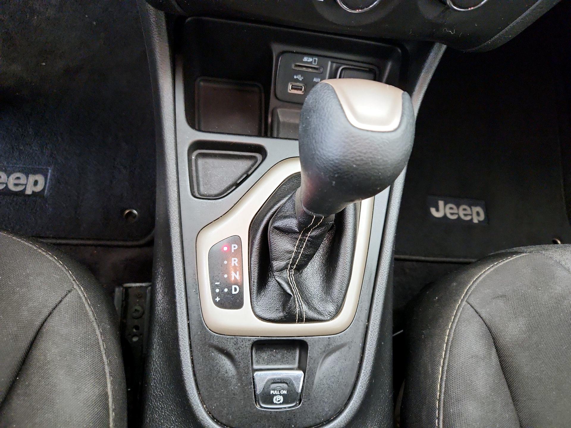 Thumbnail: 2018 Jeep Cherokee - 17