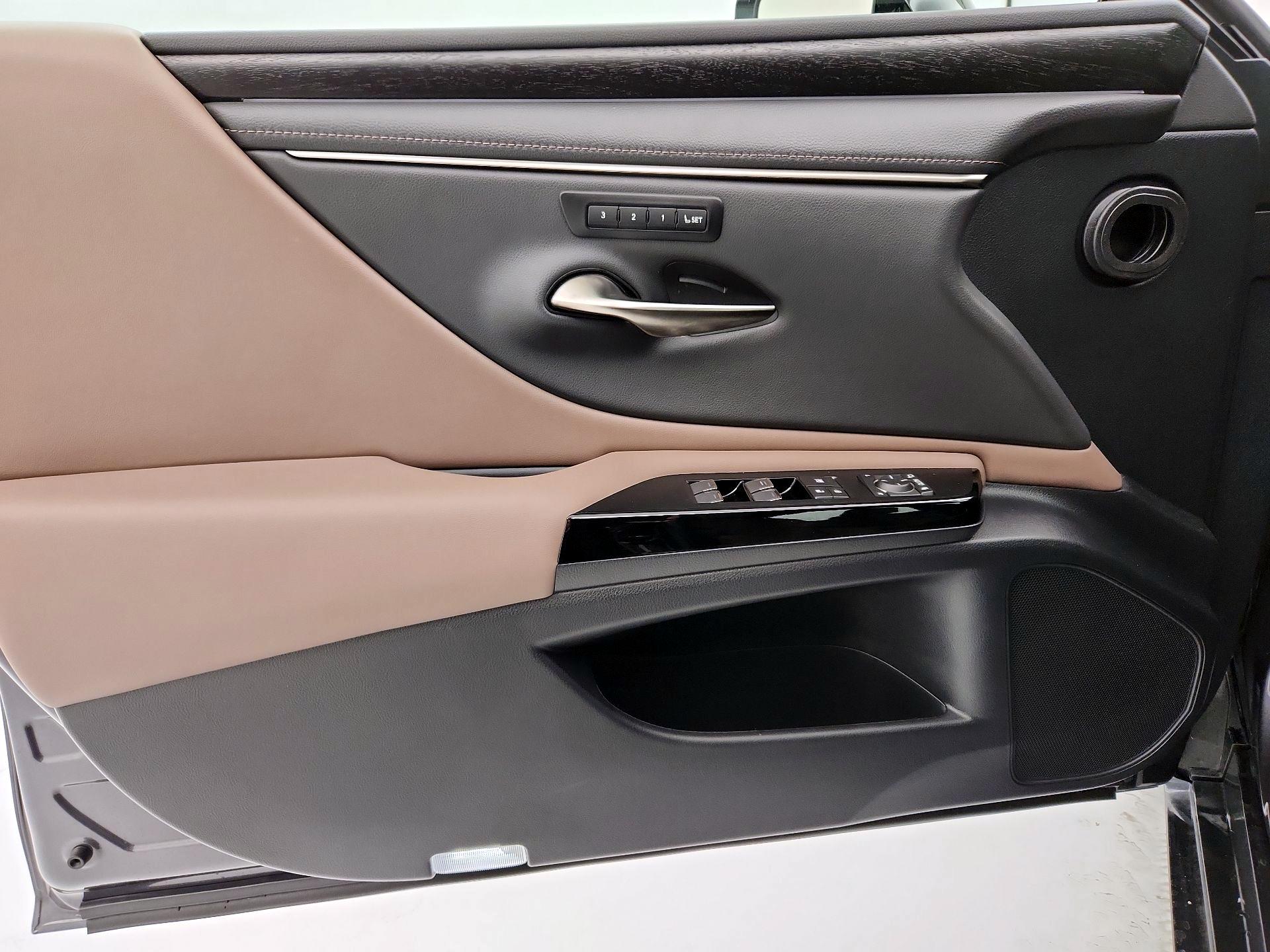 Thumbnail: 2023 Lexus ES - 12