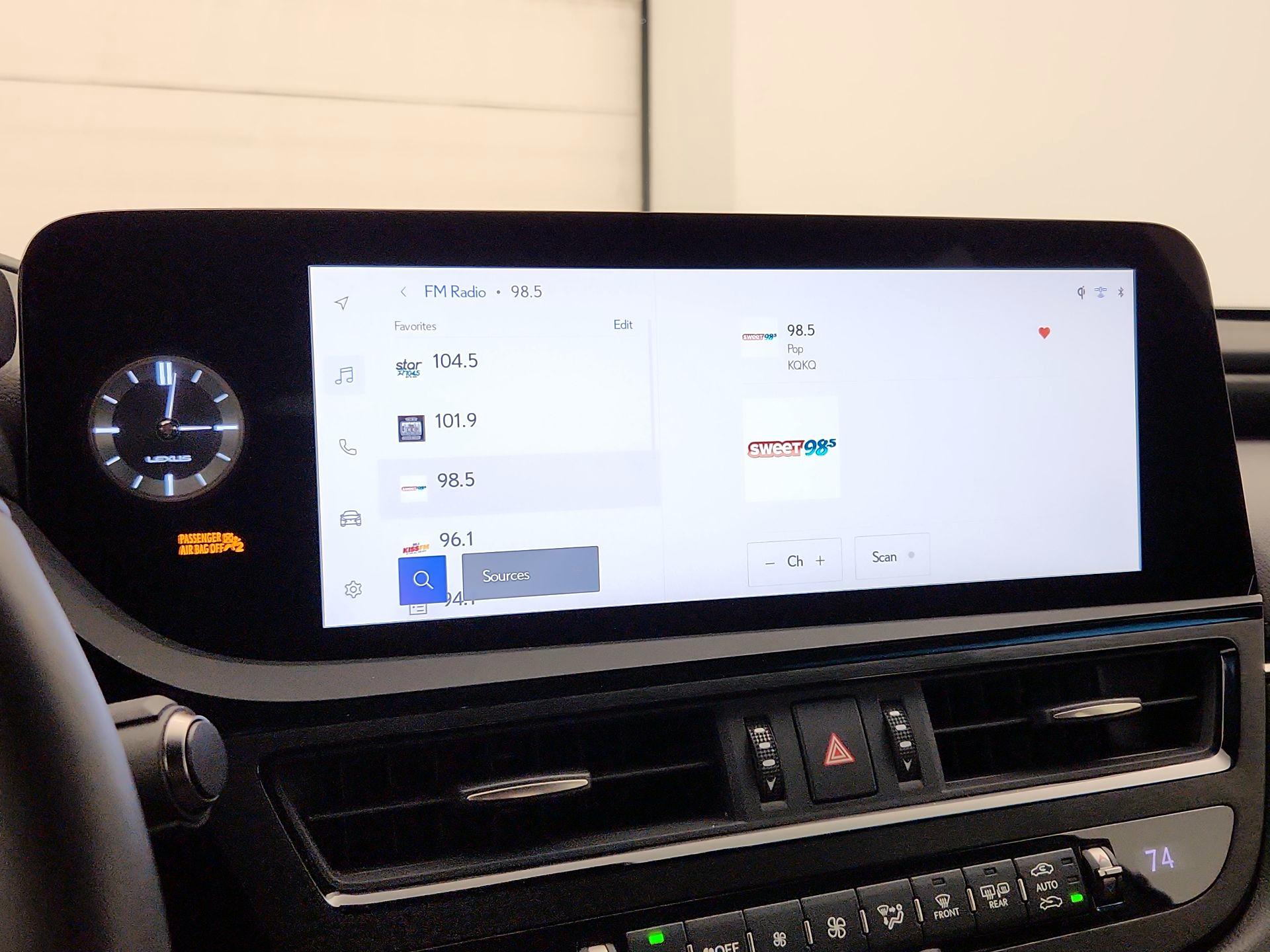 Thumbnail: 2023 Lexus ES - 15