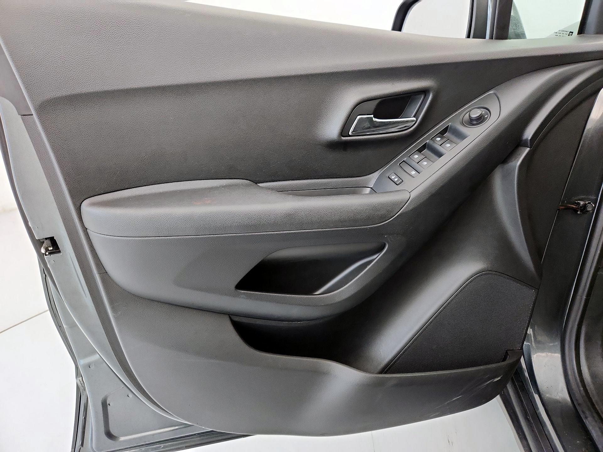 Thumbnail: 2020 Chevrolet Trax - 12