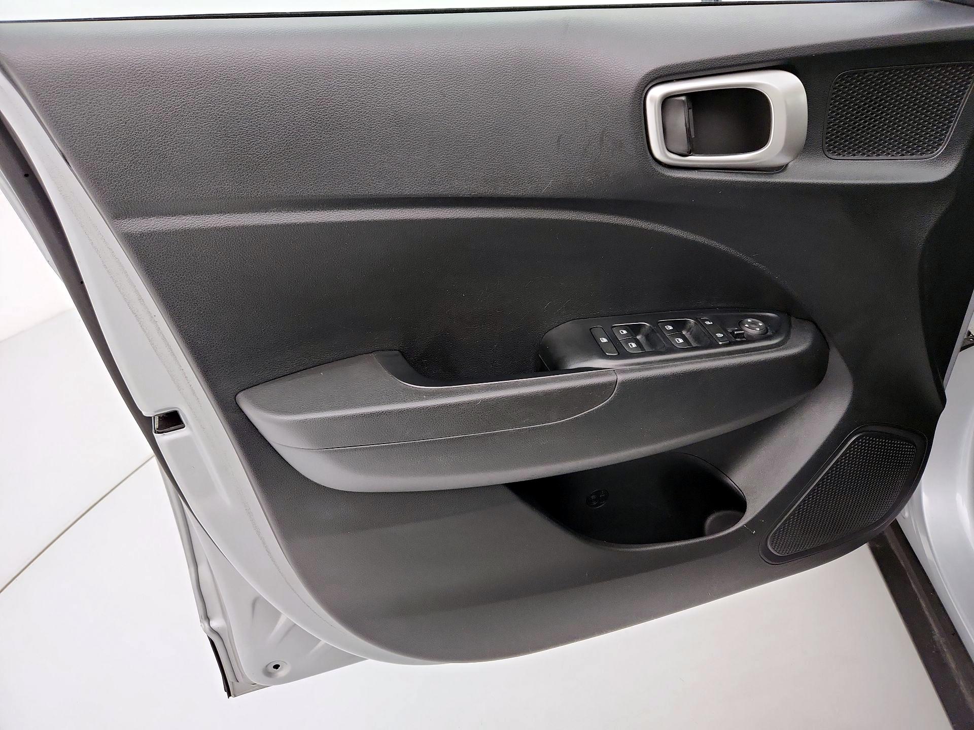 Thumbnail: 2023 Hyundai Venue - 12