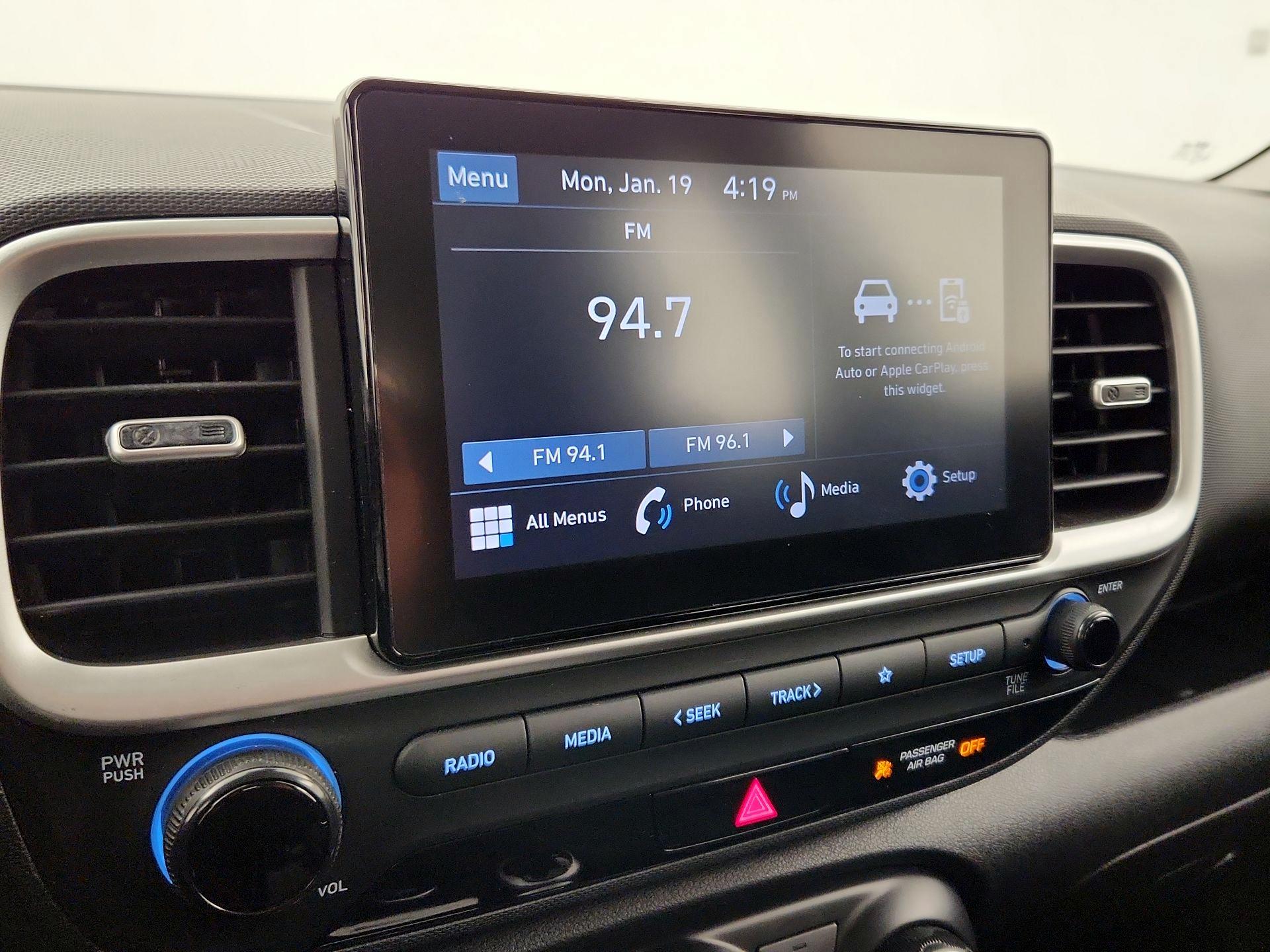 Thumbnail: 2023 Hyundai Venue - 15