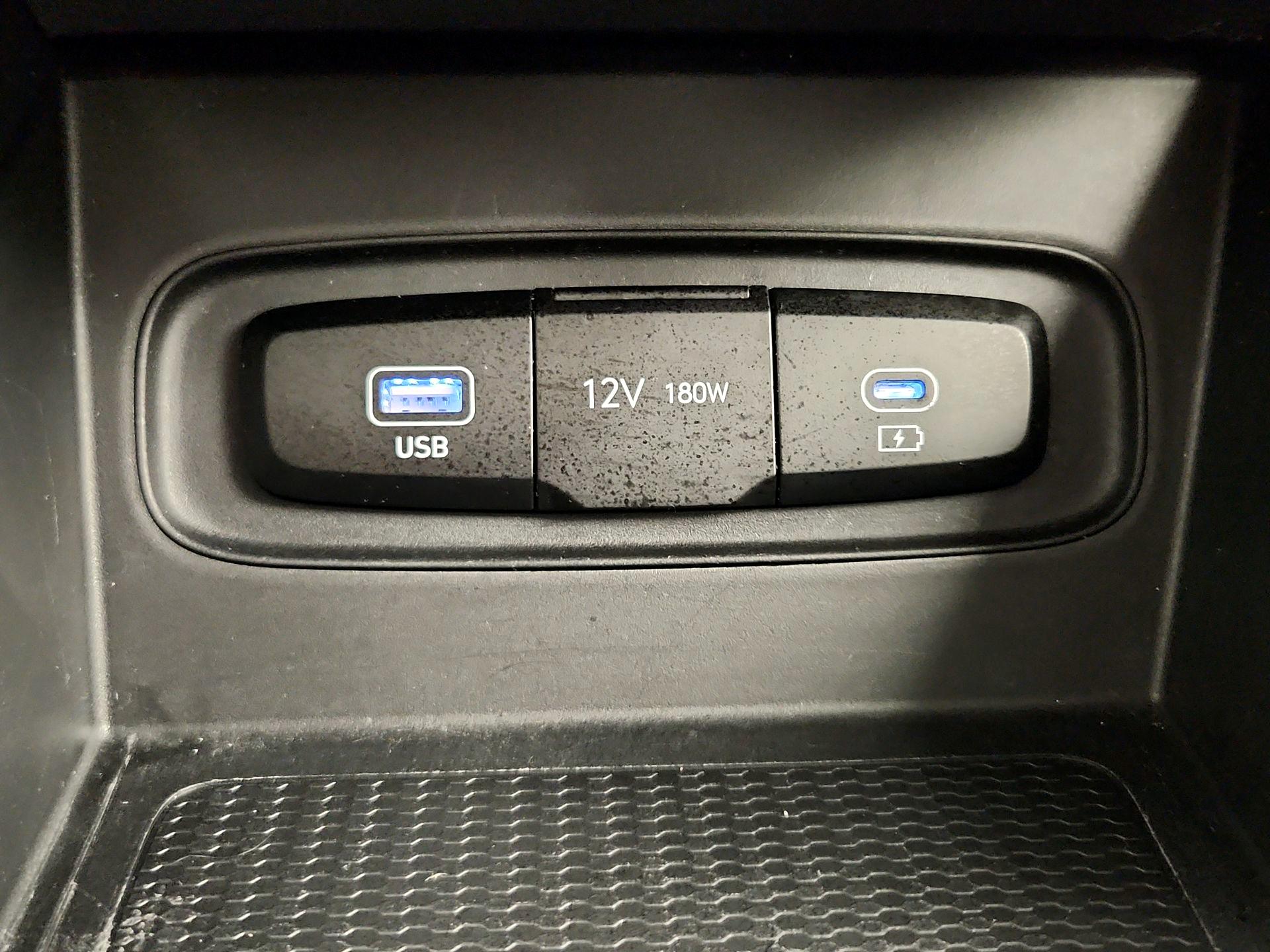 Thumbnail: 2023 Hyundai Venue - 18