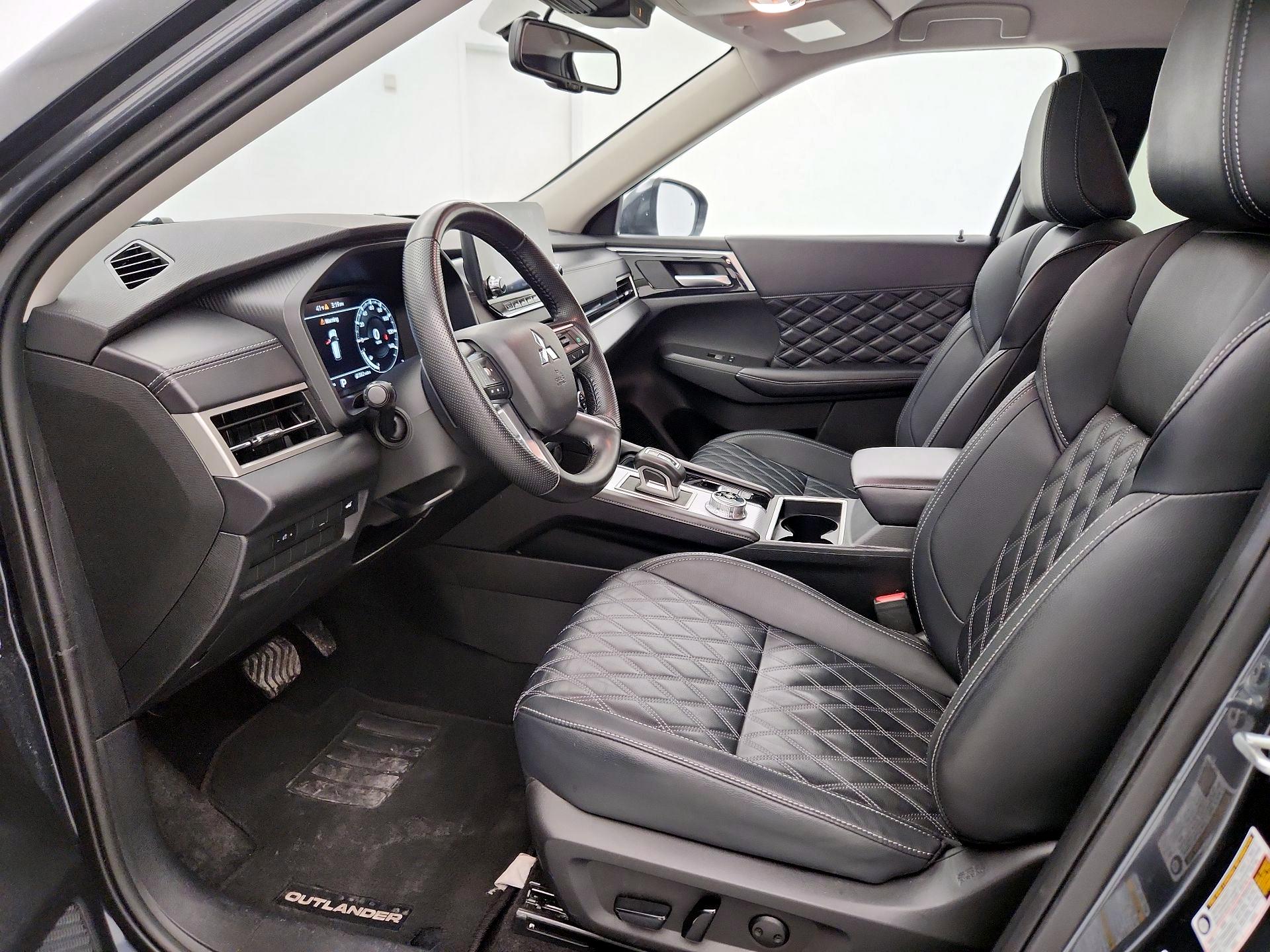 Thumbnail: 2024 Mitsubishi Outlander - 11