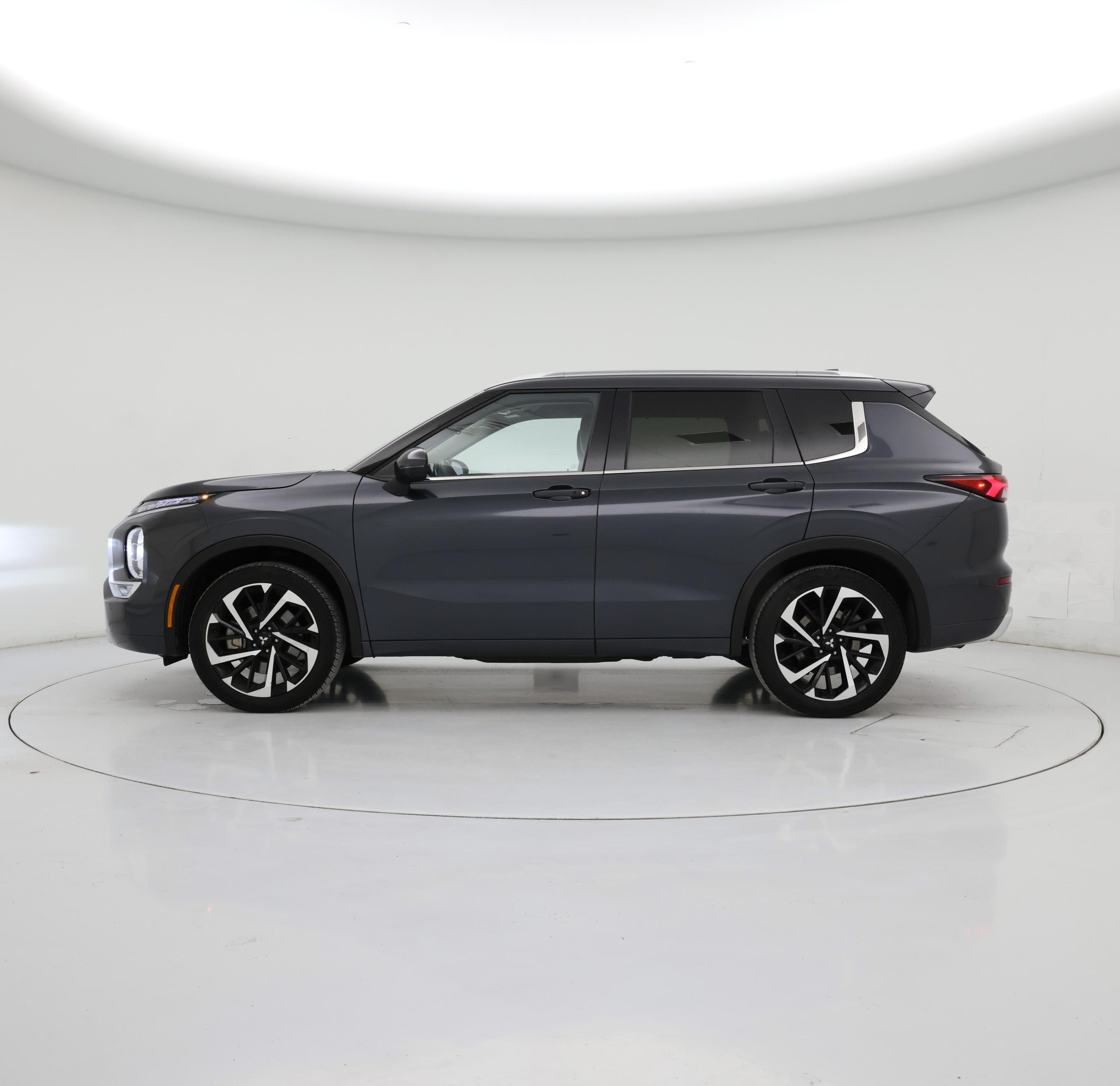 Thumbnail: 2024 Mitsubishi Outlander - 3