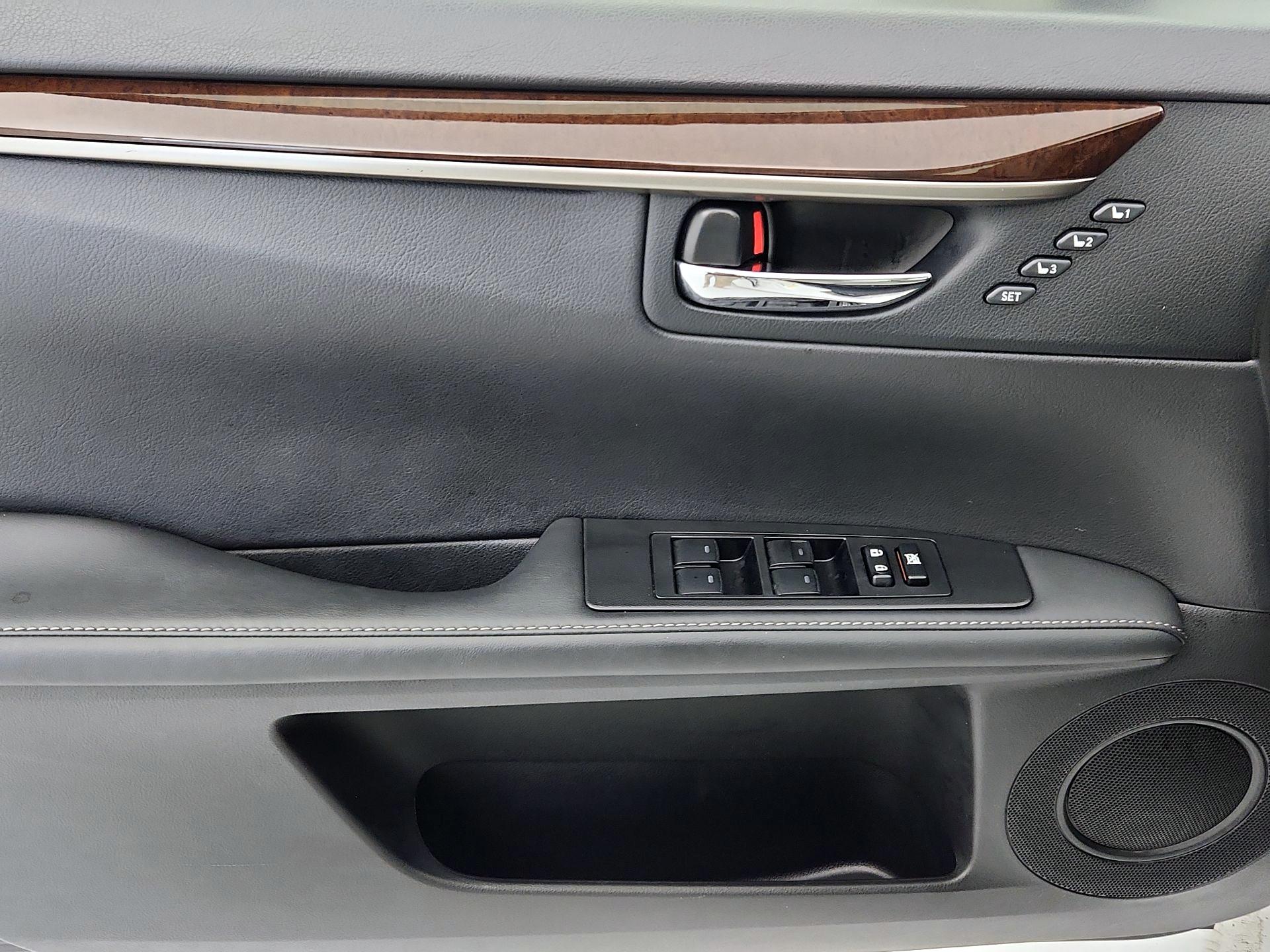 Thumbnail: 2015 Lexus ES - 12