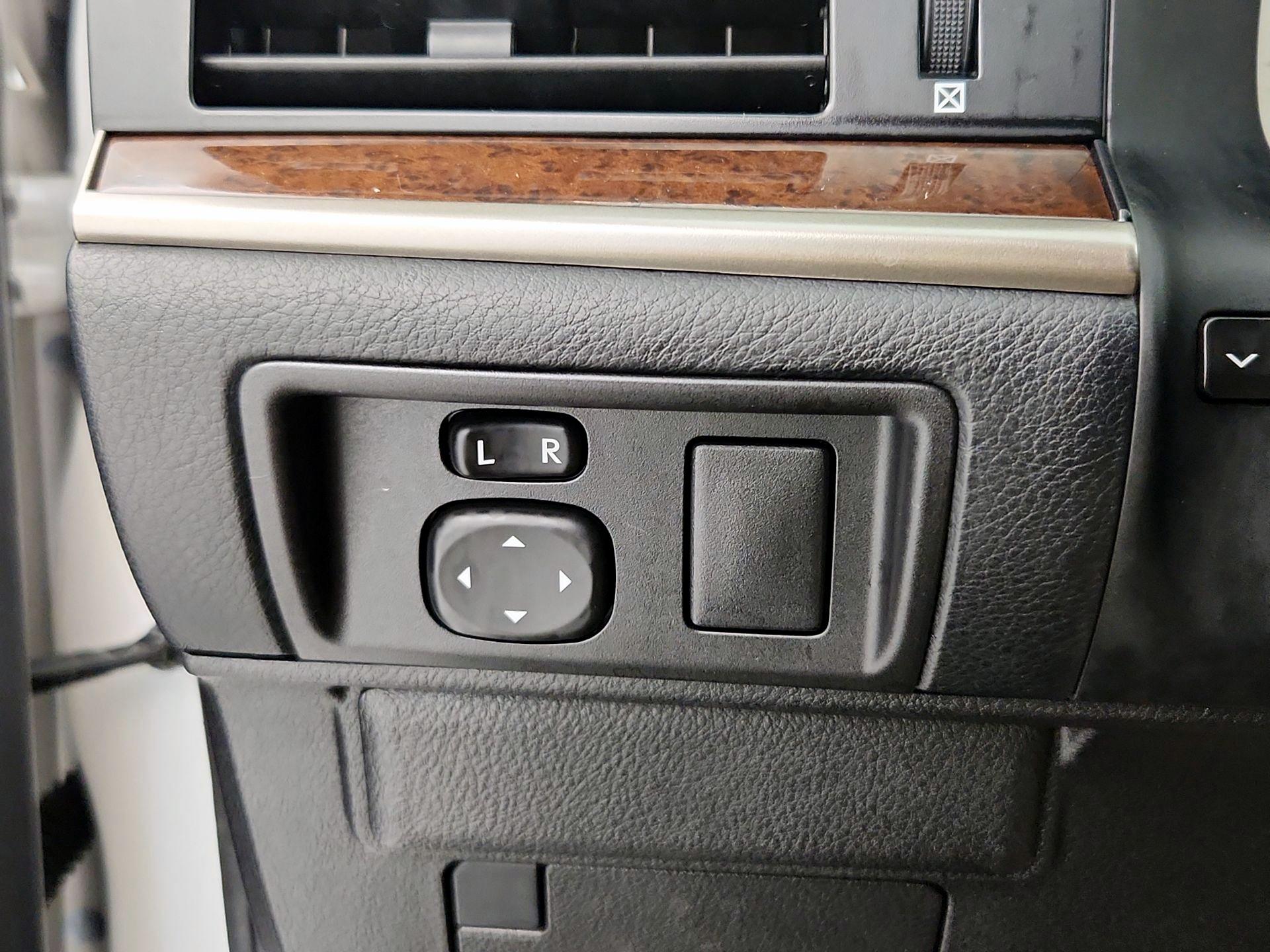 Thumbnail: 2015 Lexus ES - 13