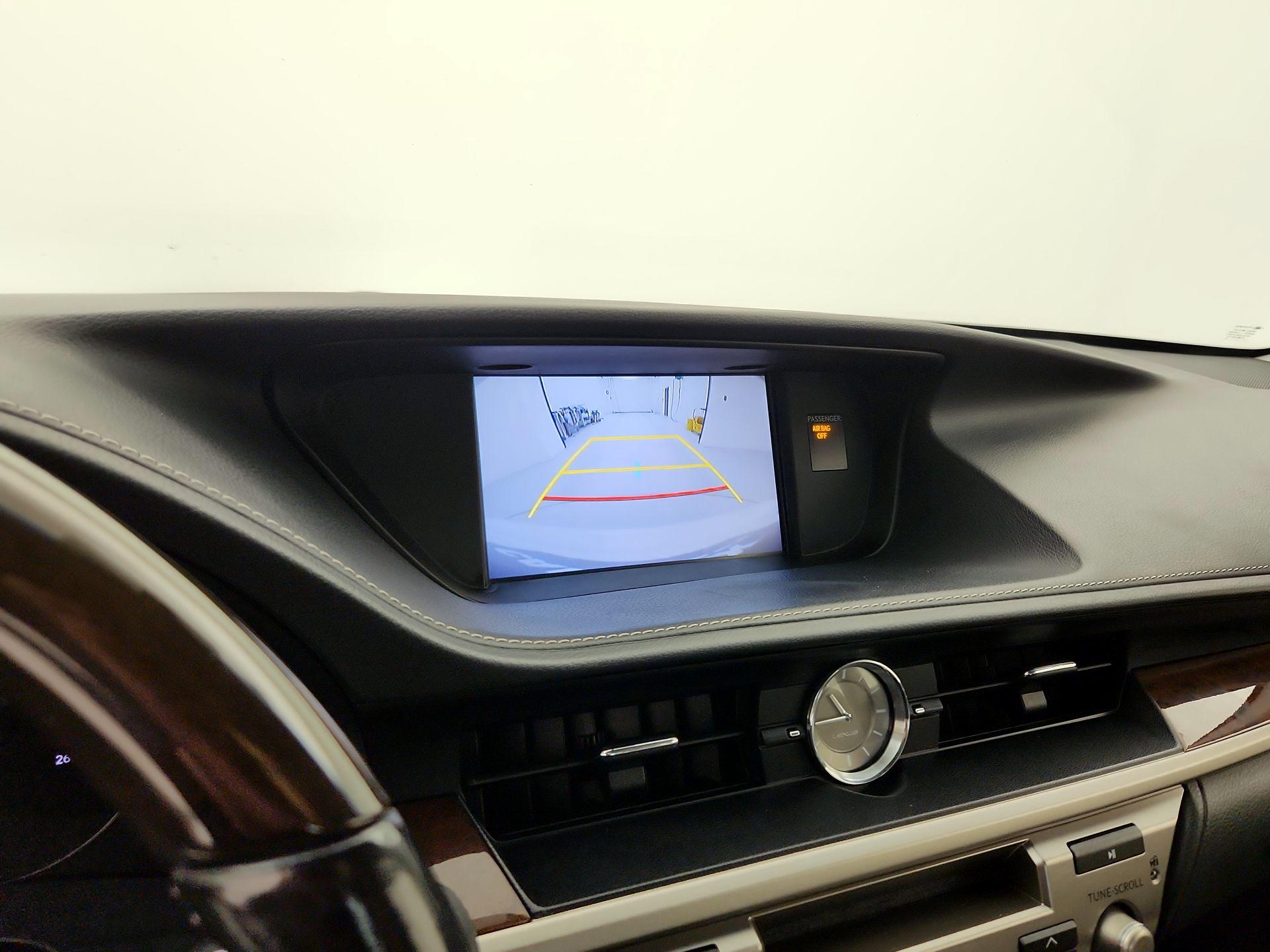 Thumbnail: 2015 Lexus ES - 14