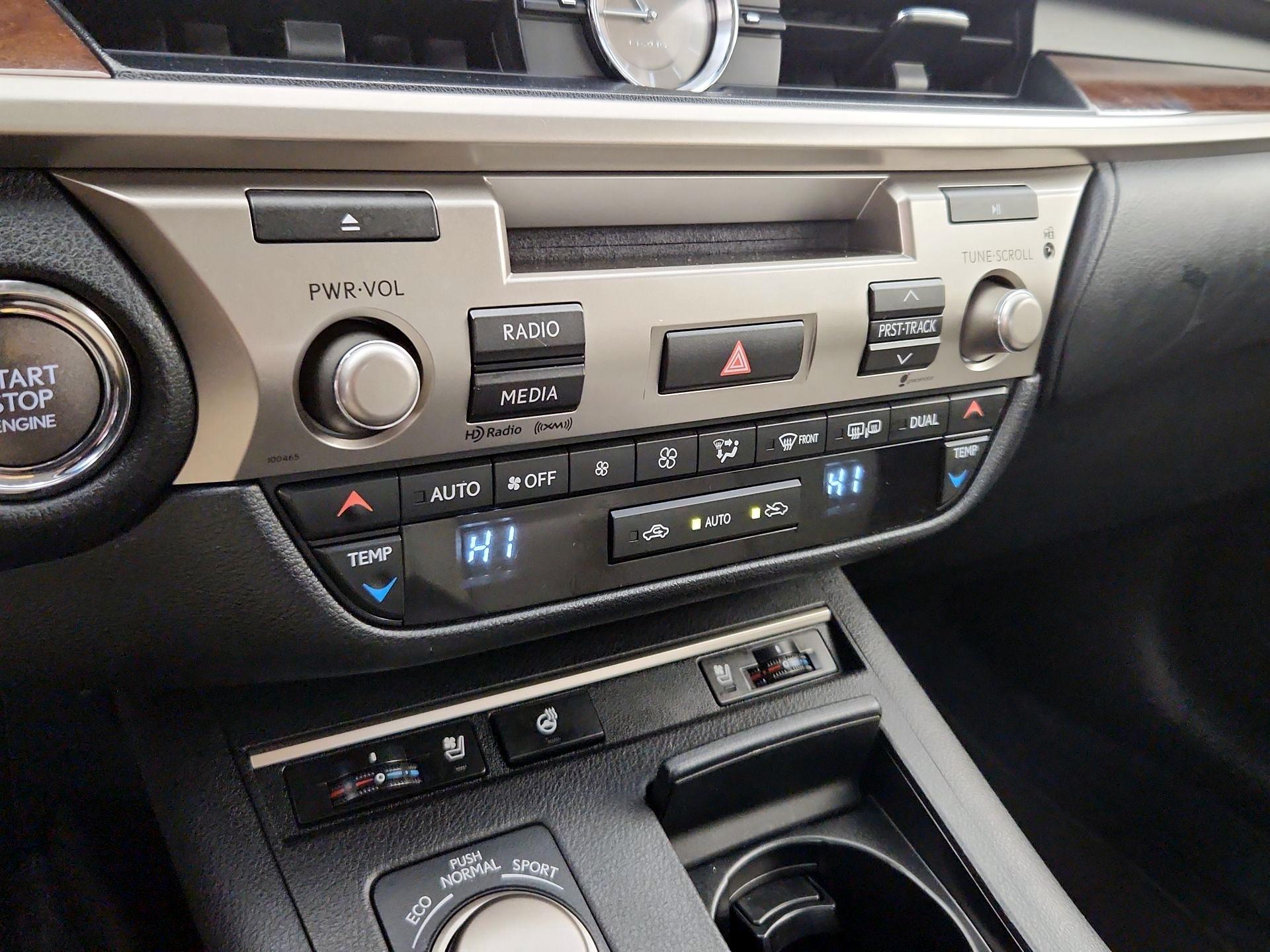 Thumbnail: 2015 Lexus ES - 16