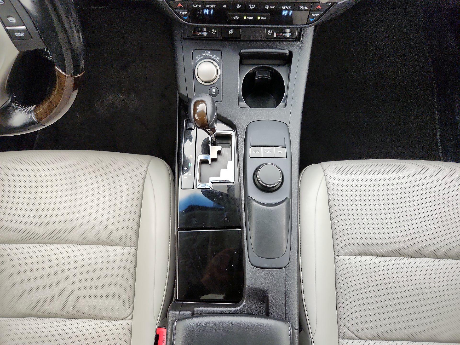 Thumbnail: 2015 Lexus ES - 17