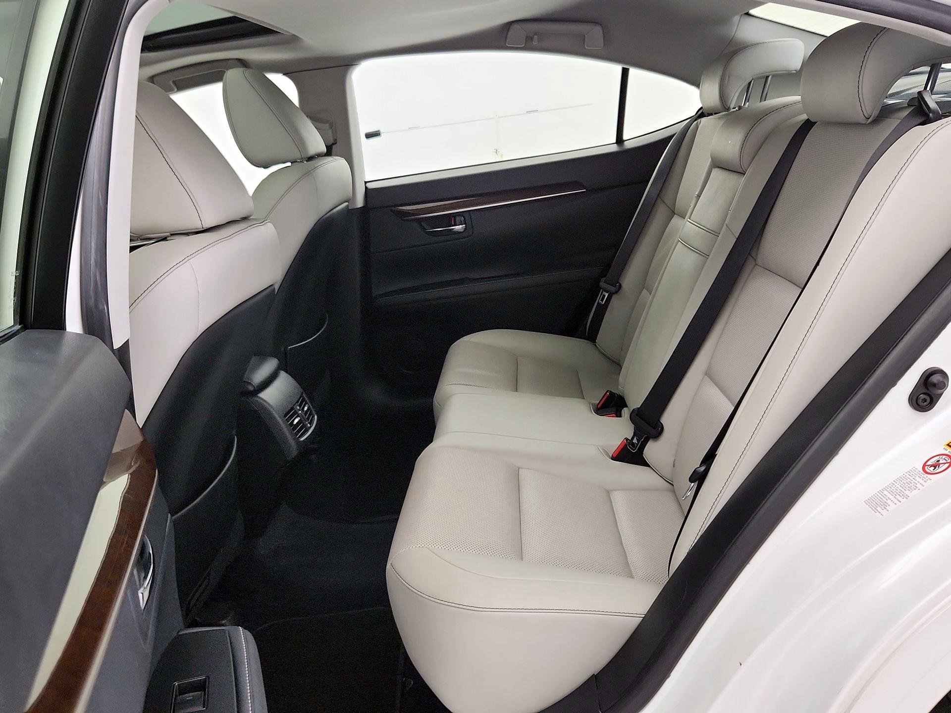 Thumbnail: 2015 Lexus ES - 20