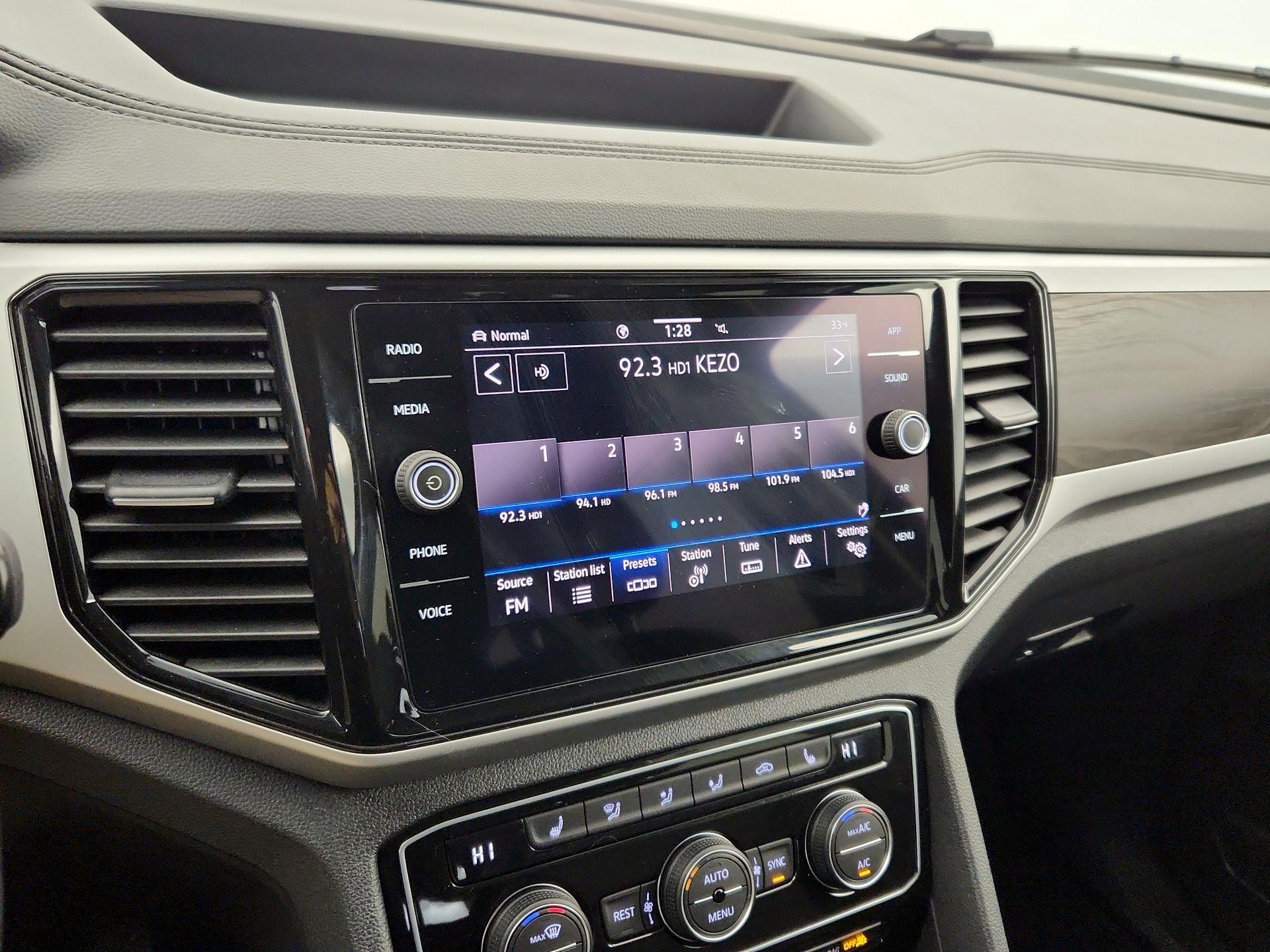 Thumbnail: 2022 Volkswagen Atlas - 15