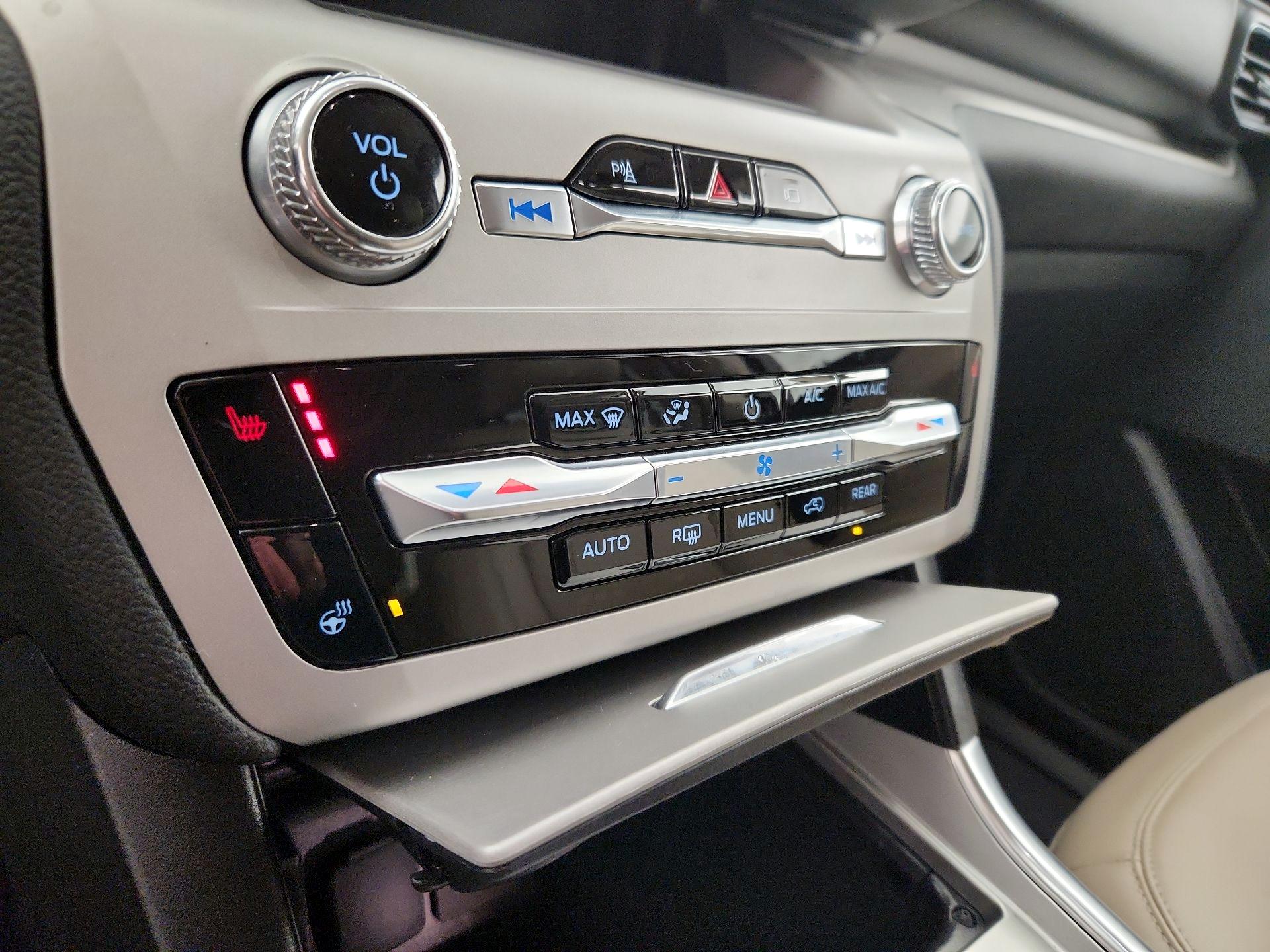 Thumbnail: 2023 Ford Explorer - 17