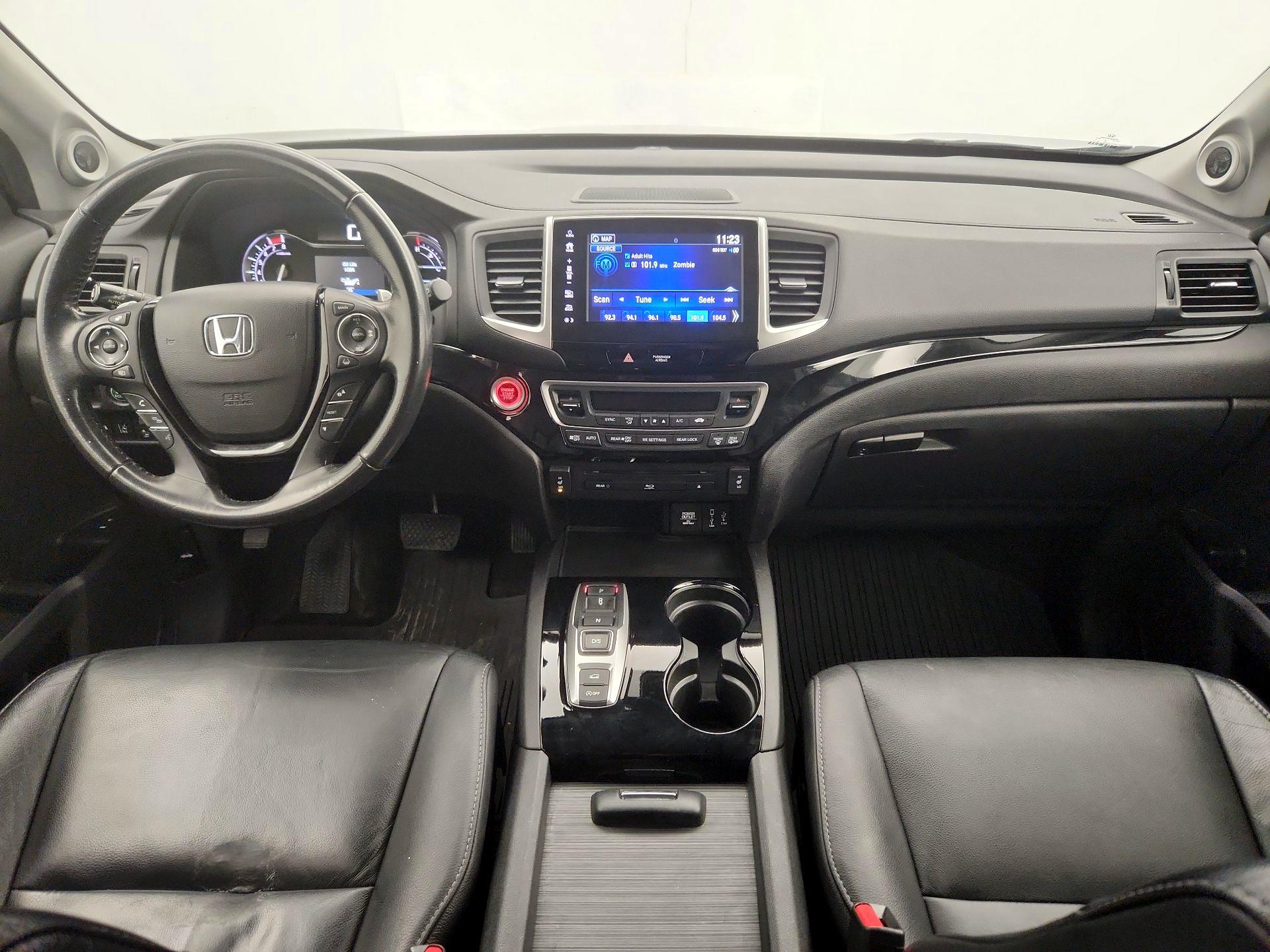 Thumbnail: 2017 Honda Pilot - 9