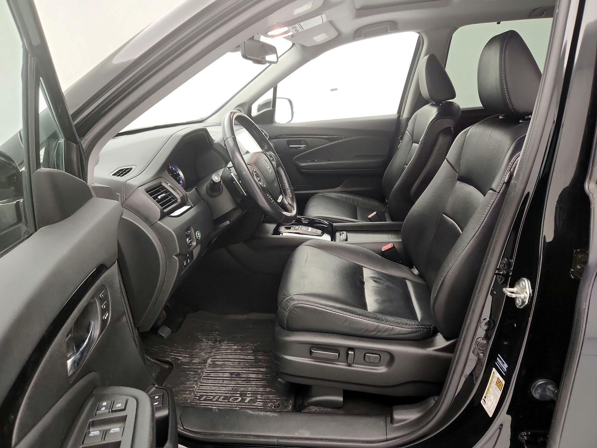 Thumbnail: 2017 Honda Pilot - 11