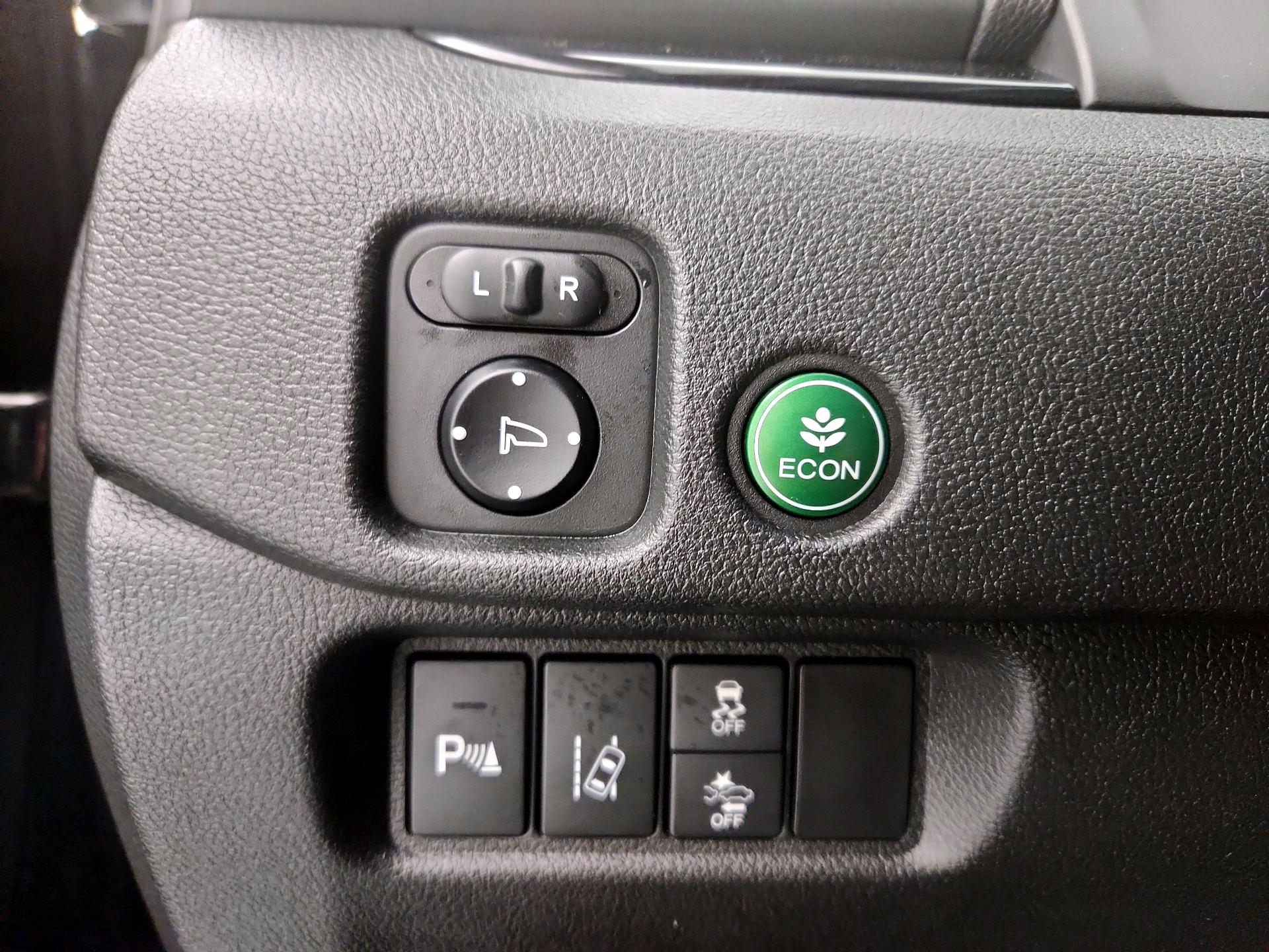 Thumbnail: 2017 Honda Pilot - 13