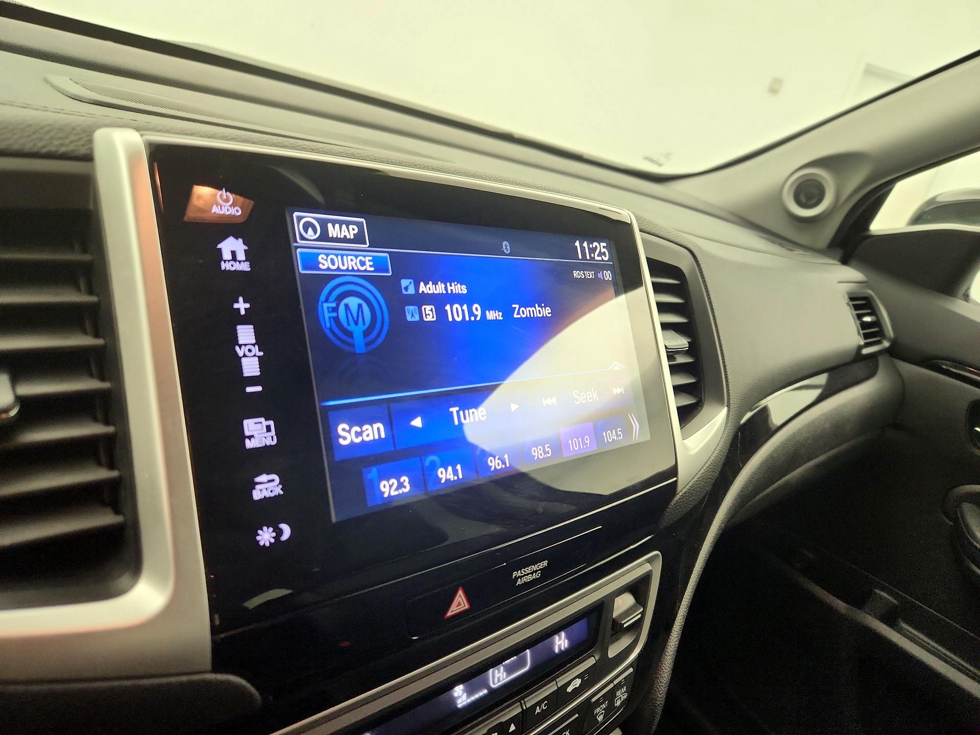 Thumbnail: 2017 Honda Pilot - 16