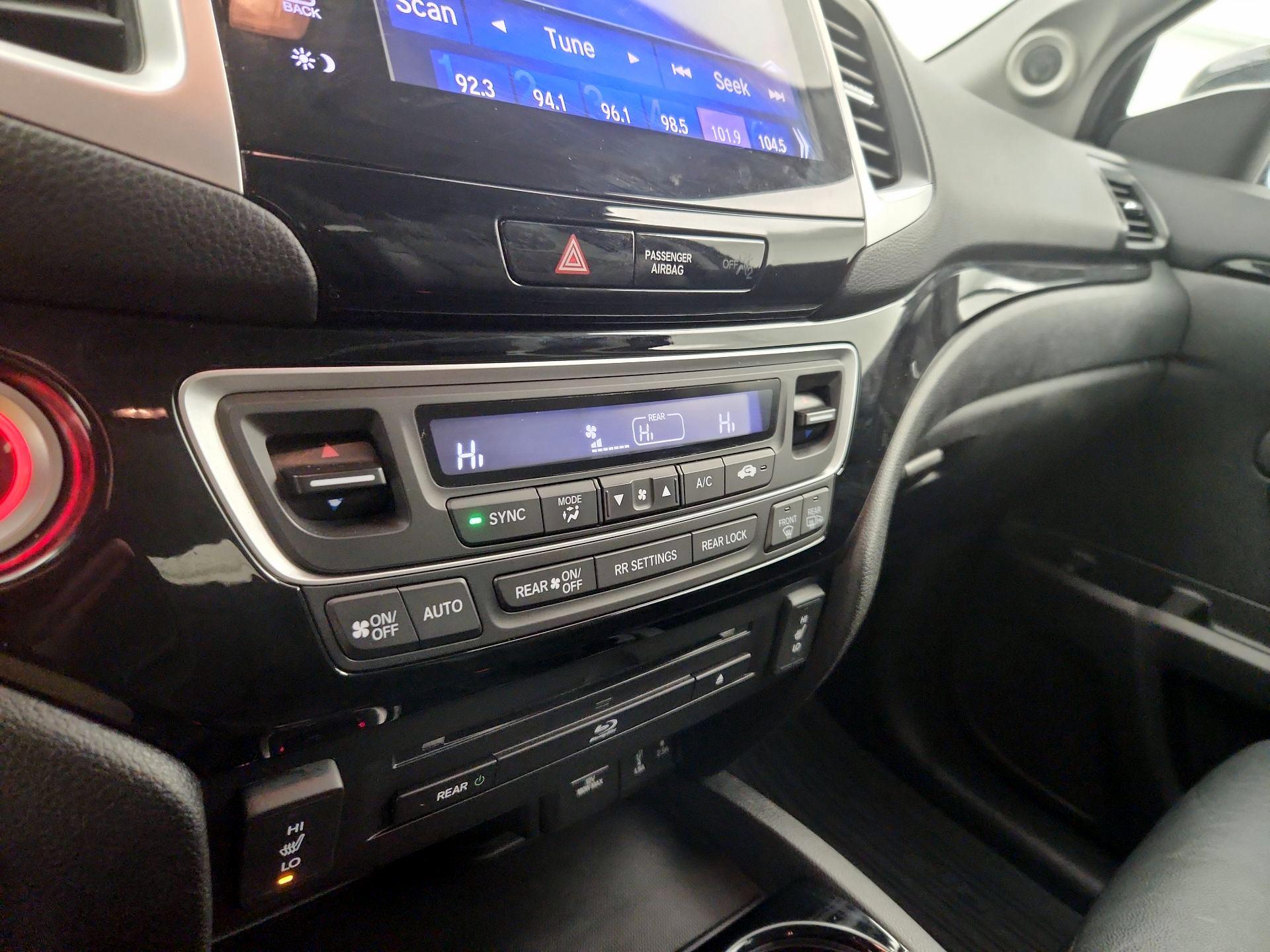 Thumbnail: 2017 Honda Pilot - 17