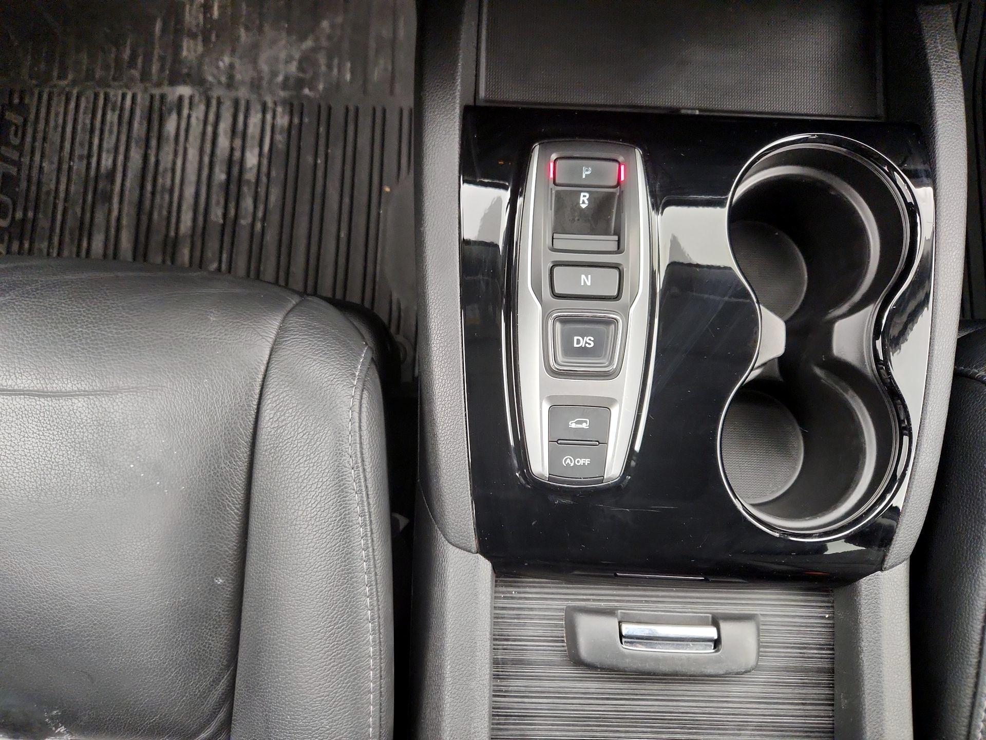 Thumbnail: 2017 Honda Pilot - 18