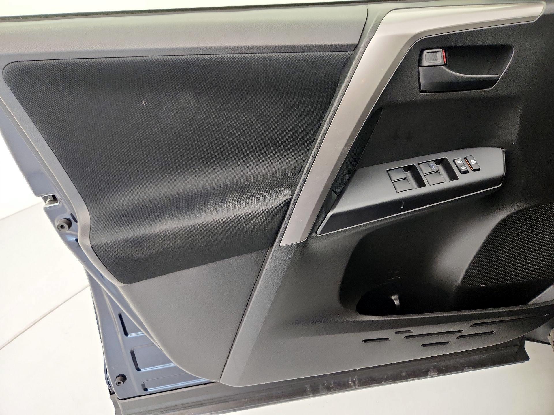 Thumbnail: 2017 Toyota RAV4 - 12