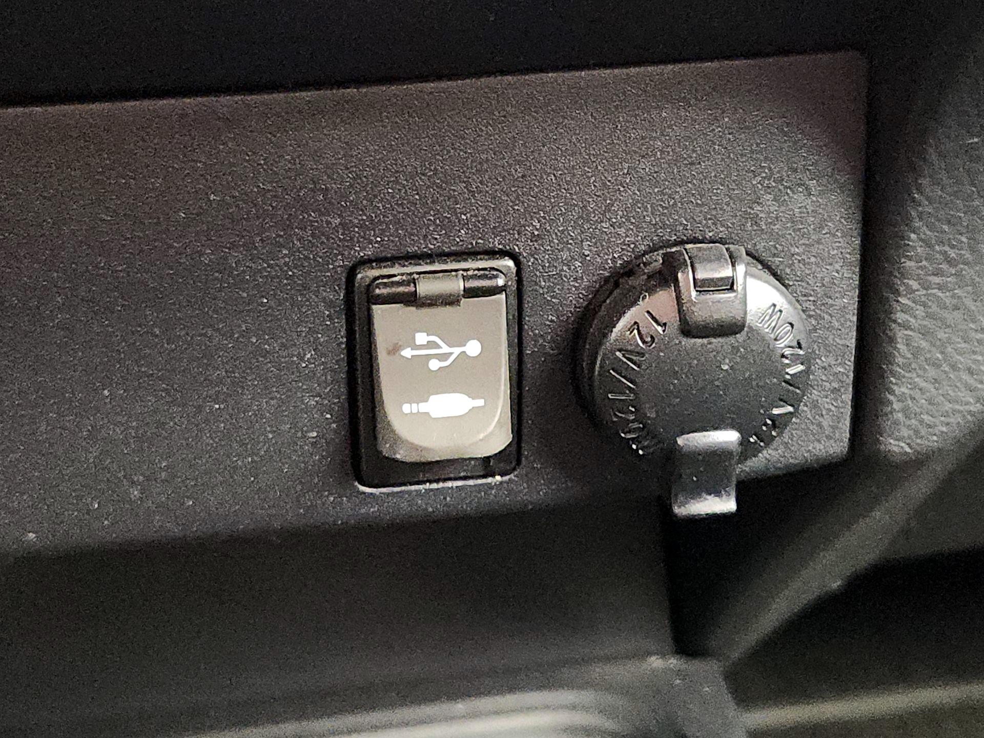 Thumbnail: 2017 Toyota RAV4 - 18