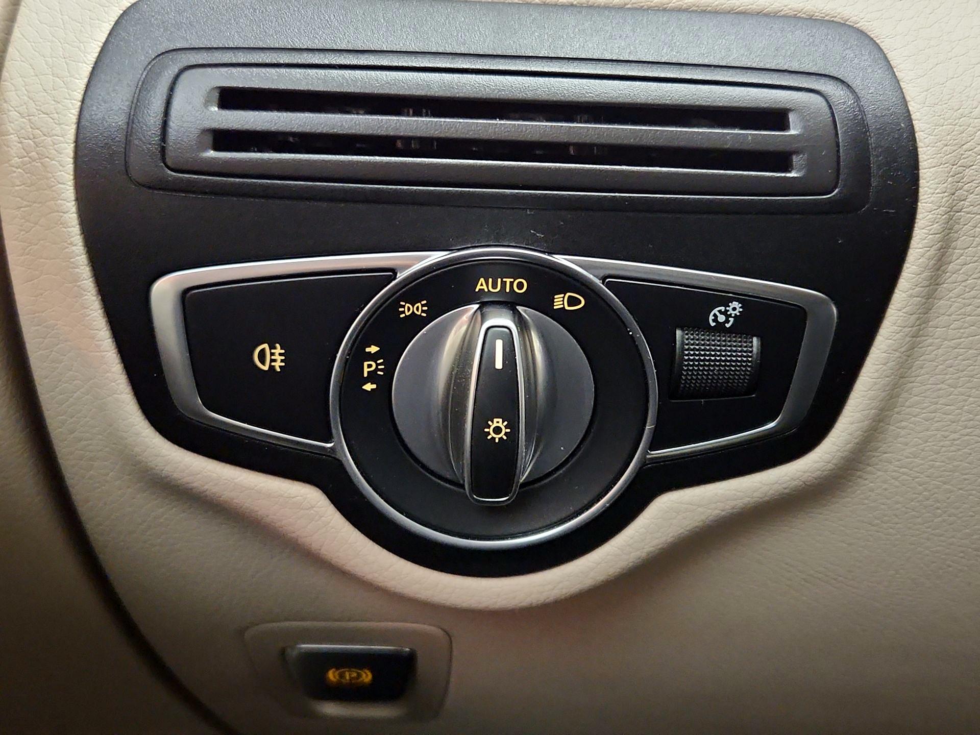 Thumbnail: 2022 Mercedes-Benz GLC - 13