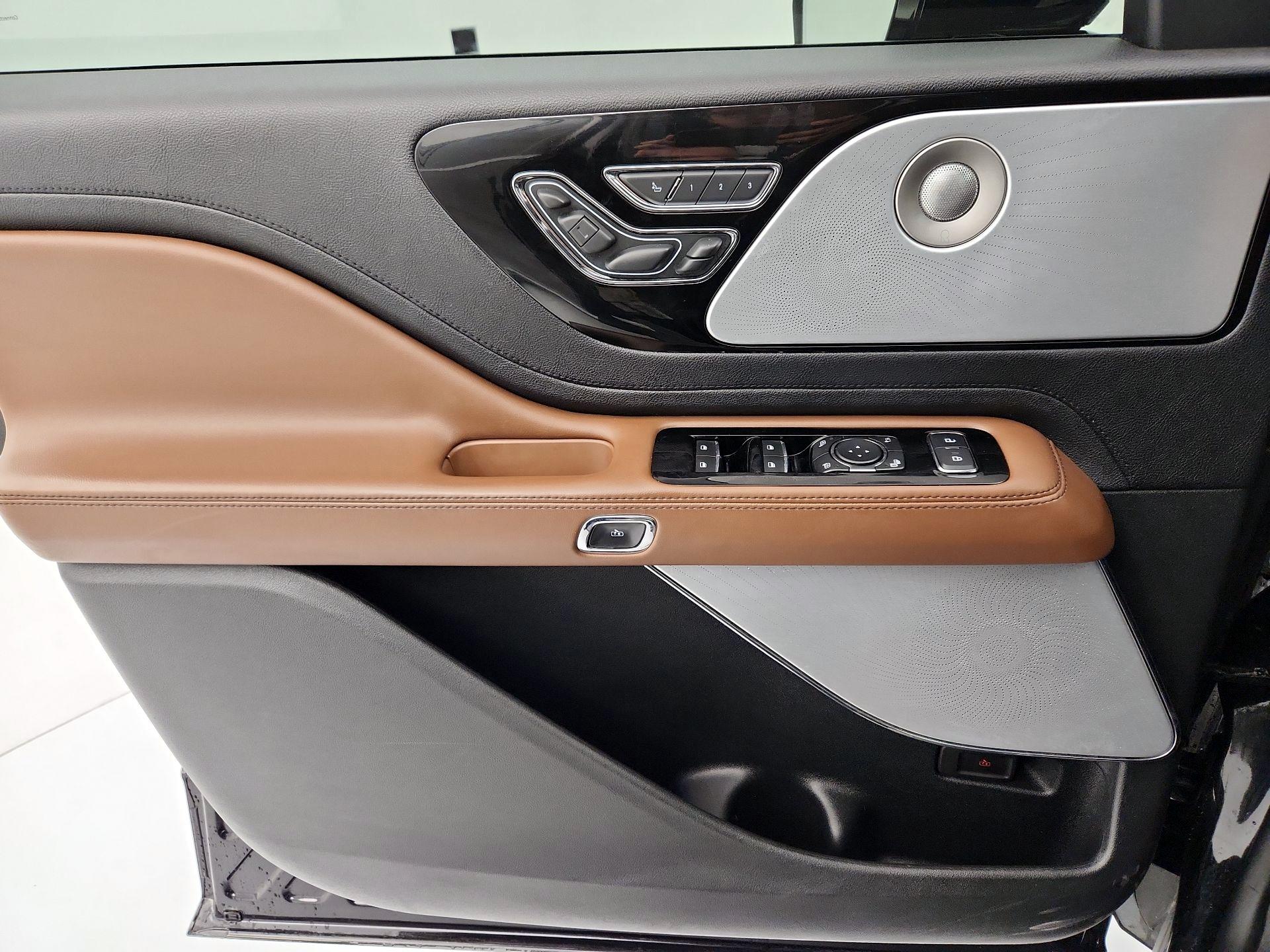 Thumbnail: 2020 Lincoln Aviator - 12