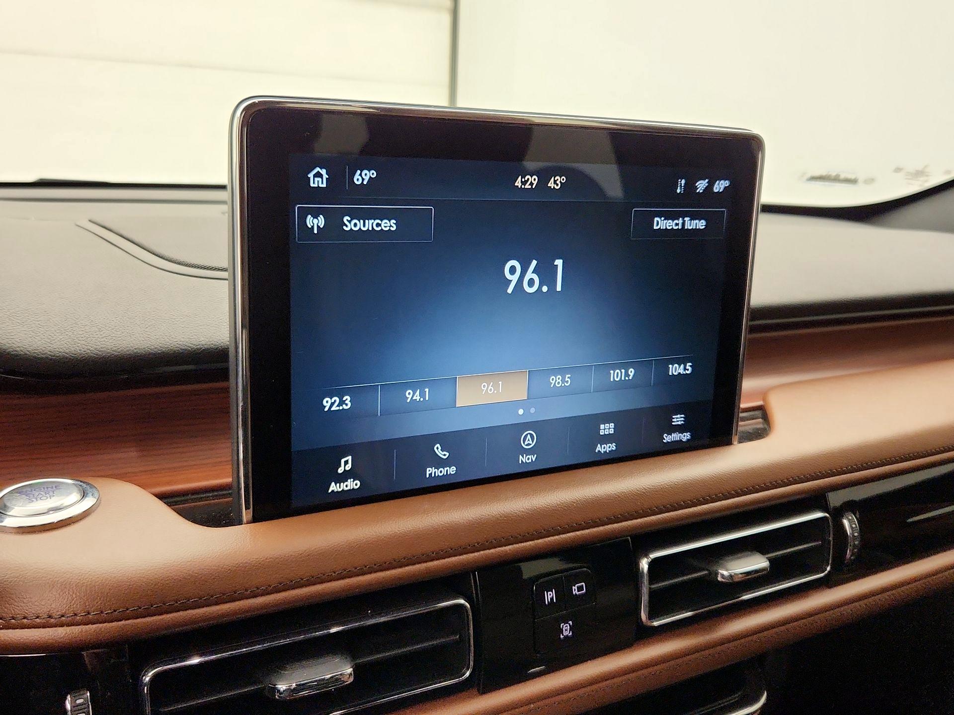 Thumbnail: 2020 Lincoln Aviator - 16