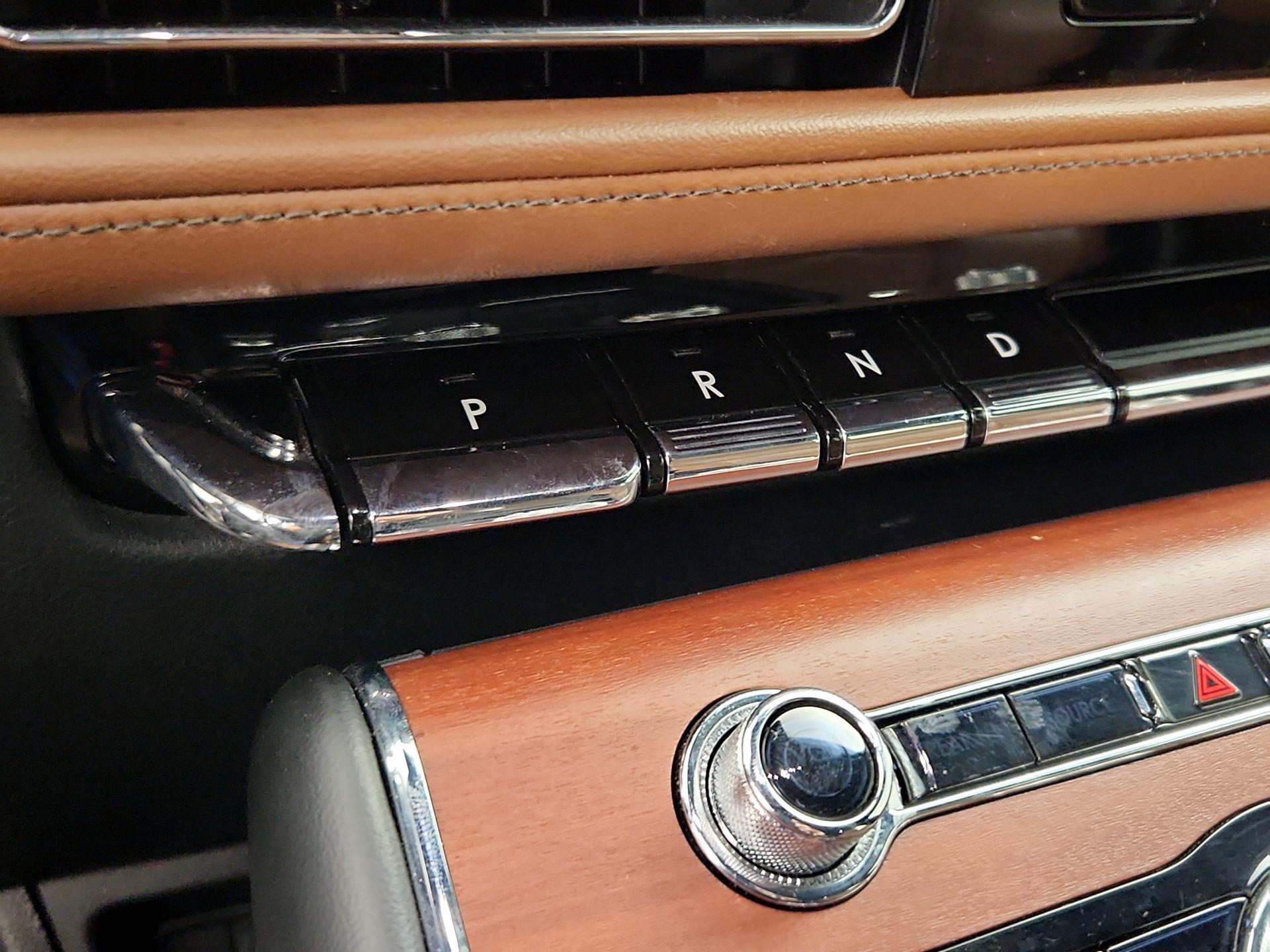 Thumbnail: 2020 Lincoln Aviator - 18