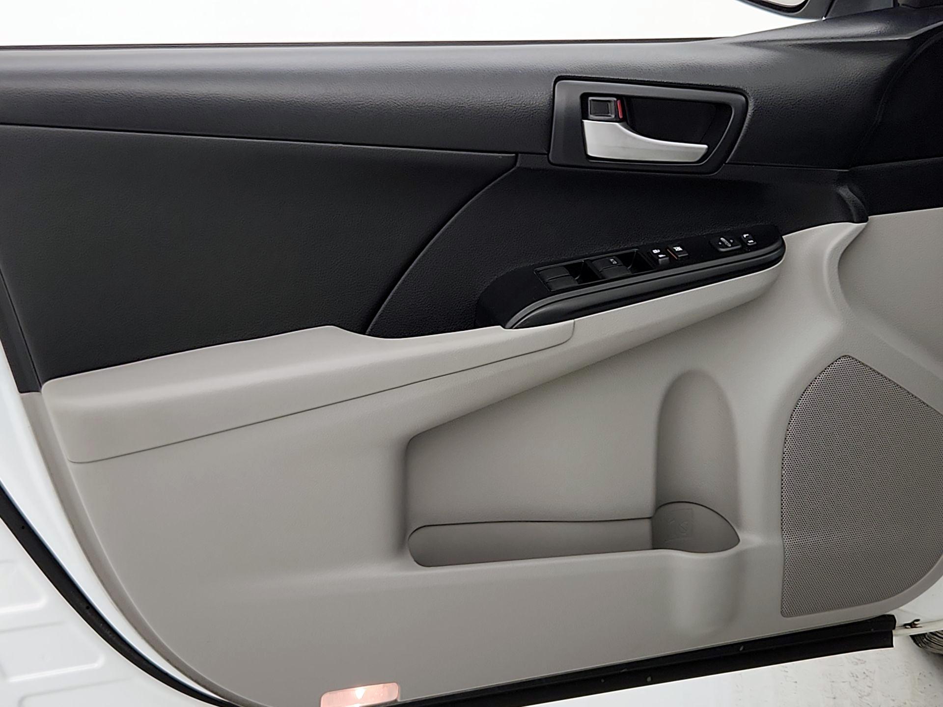 Thumbnail: 2014 Toyota Camry - 12